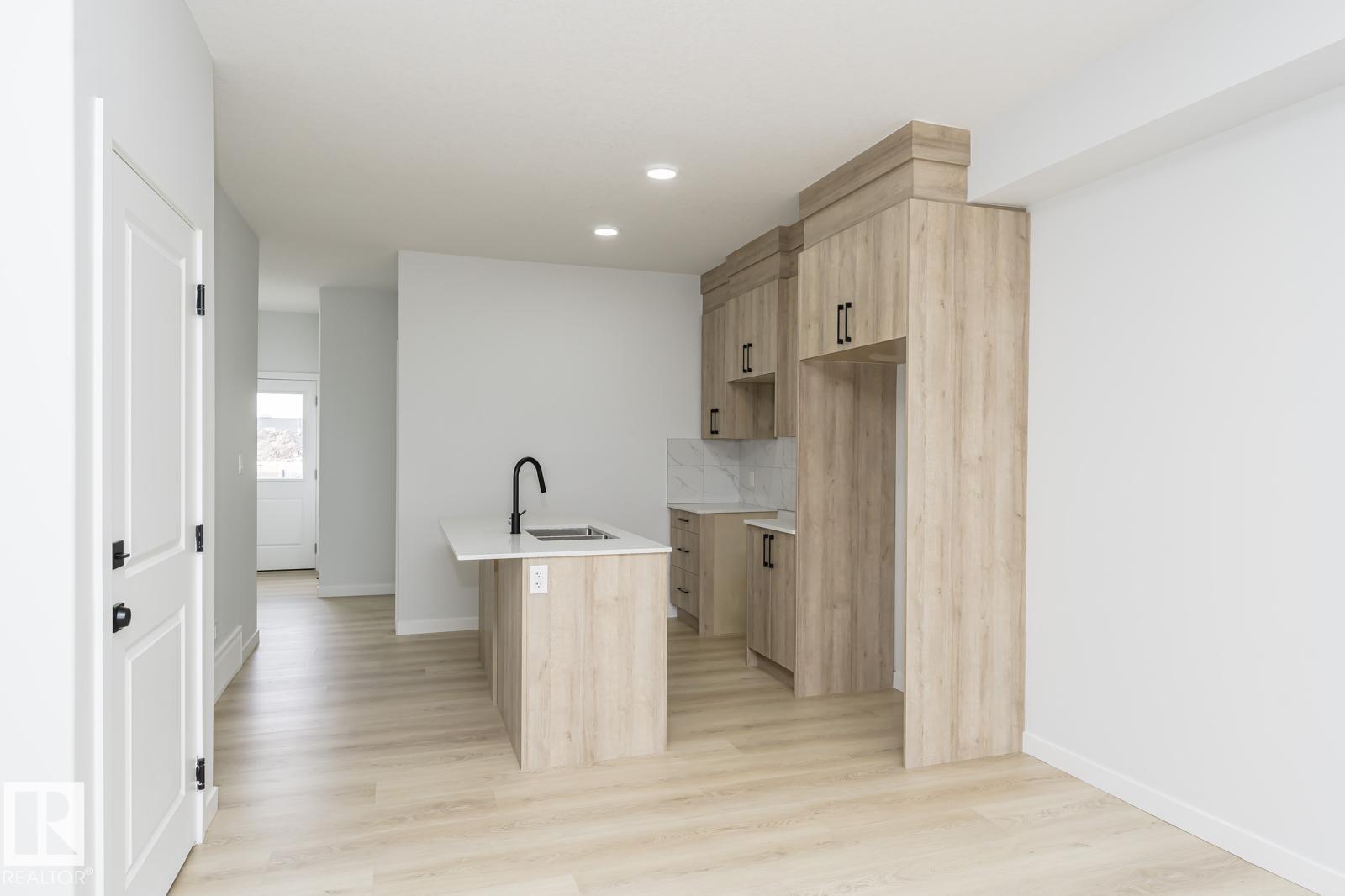 6371 King Wynd SW, Keswick, Edmonton