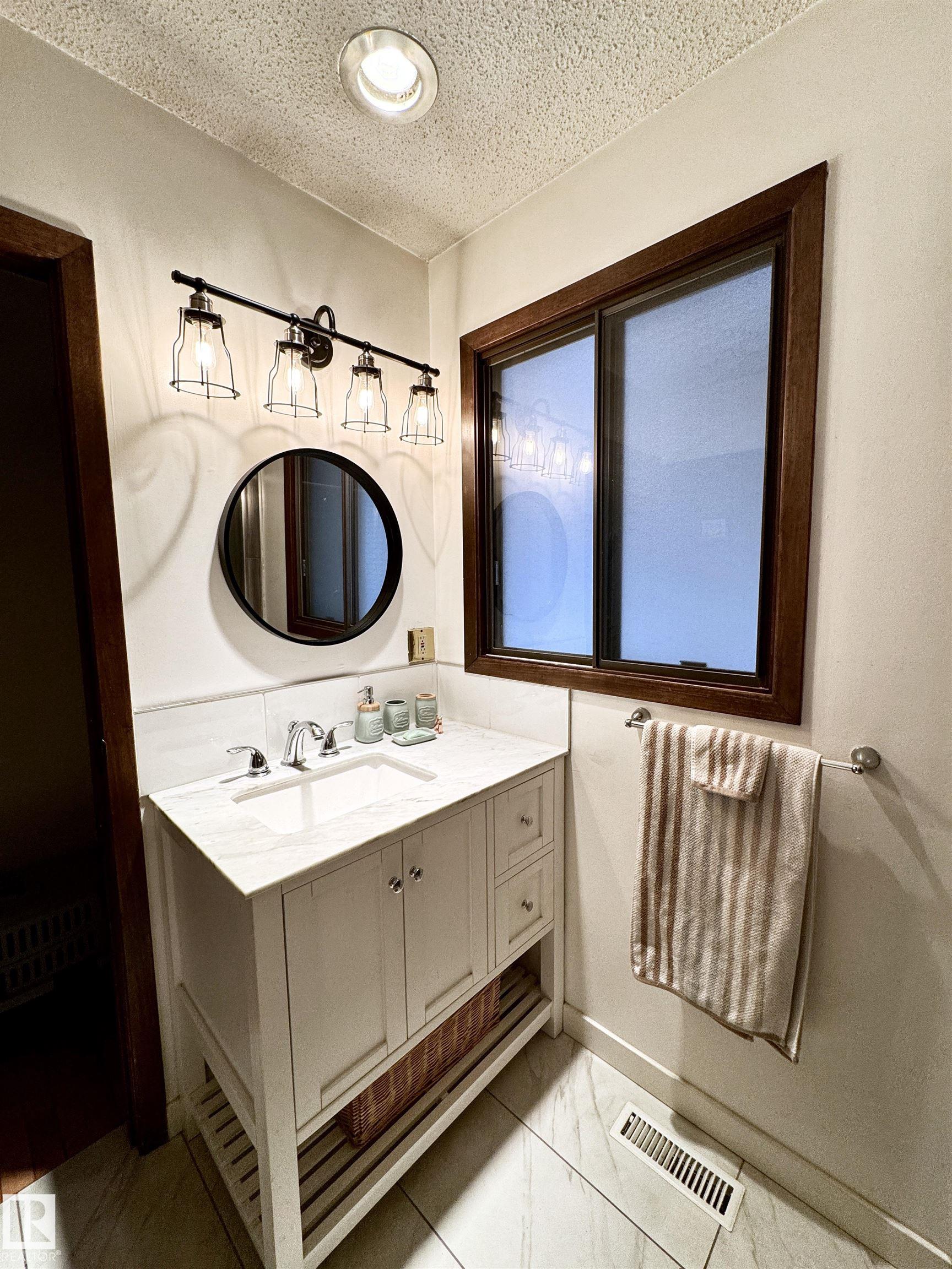 Photo 19 at 10346A 121 Street NW, Wîhkwêntôwin, Edmonton