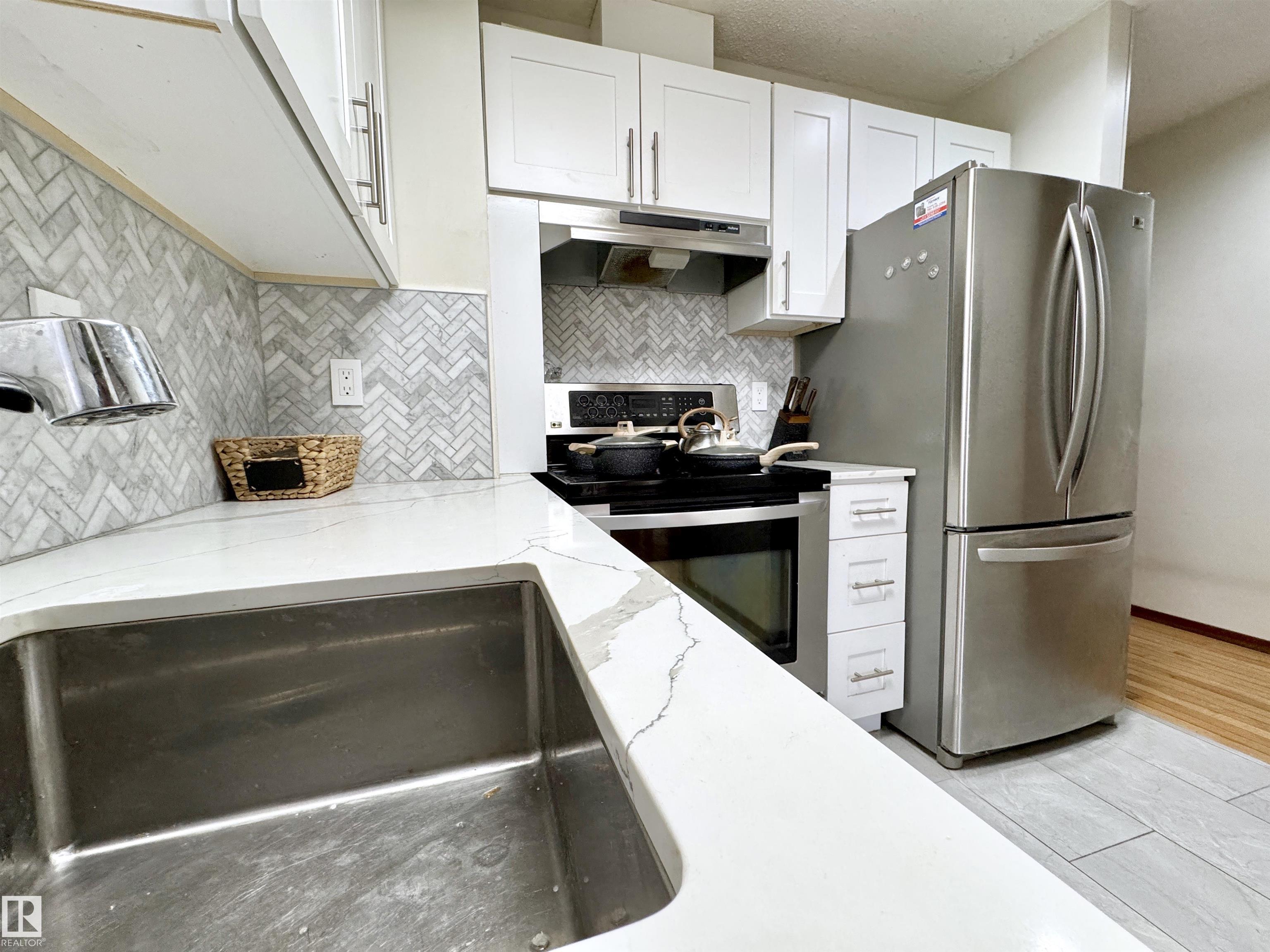 Photo 8 at 10346A 121 Street NW, Wîhkwêntôwin, Edmonton