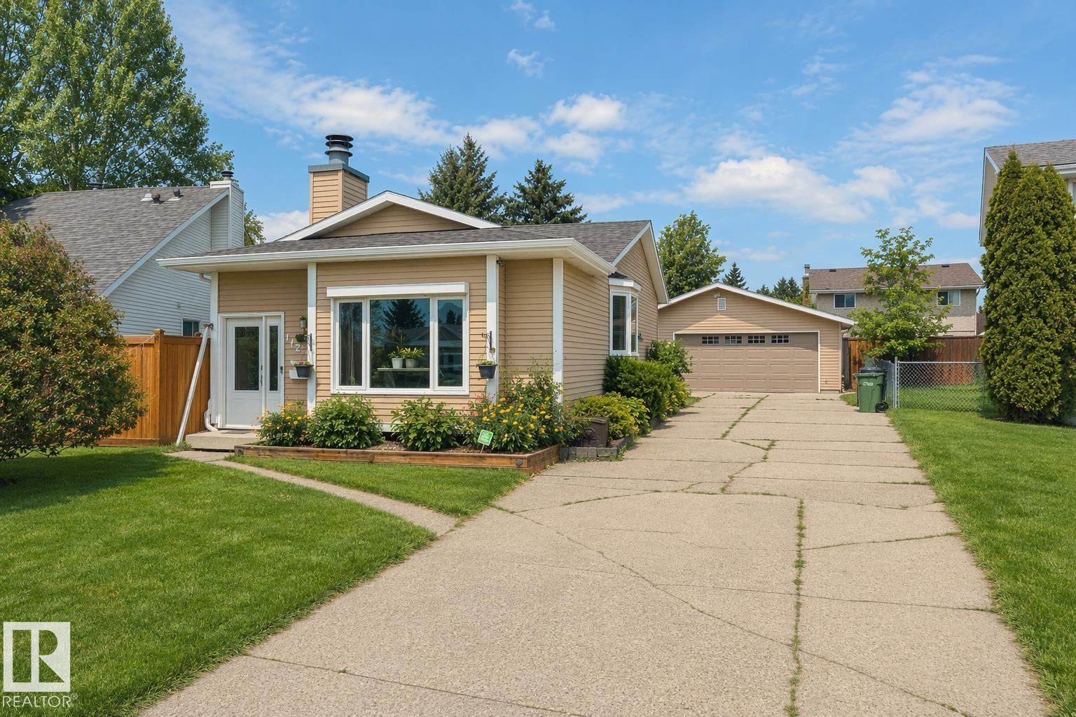 1127 36 Street NW, Crawford Plains, Edmonton