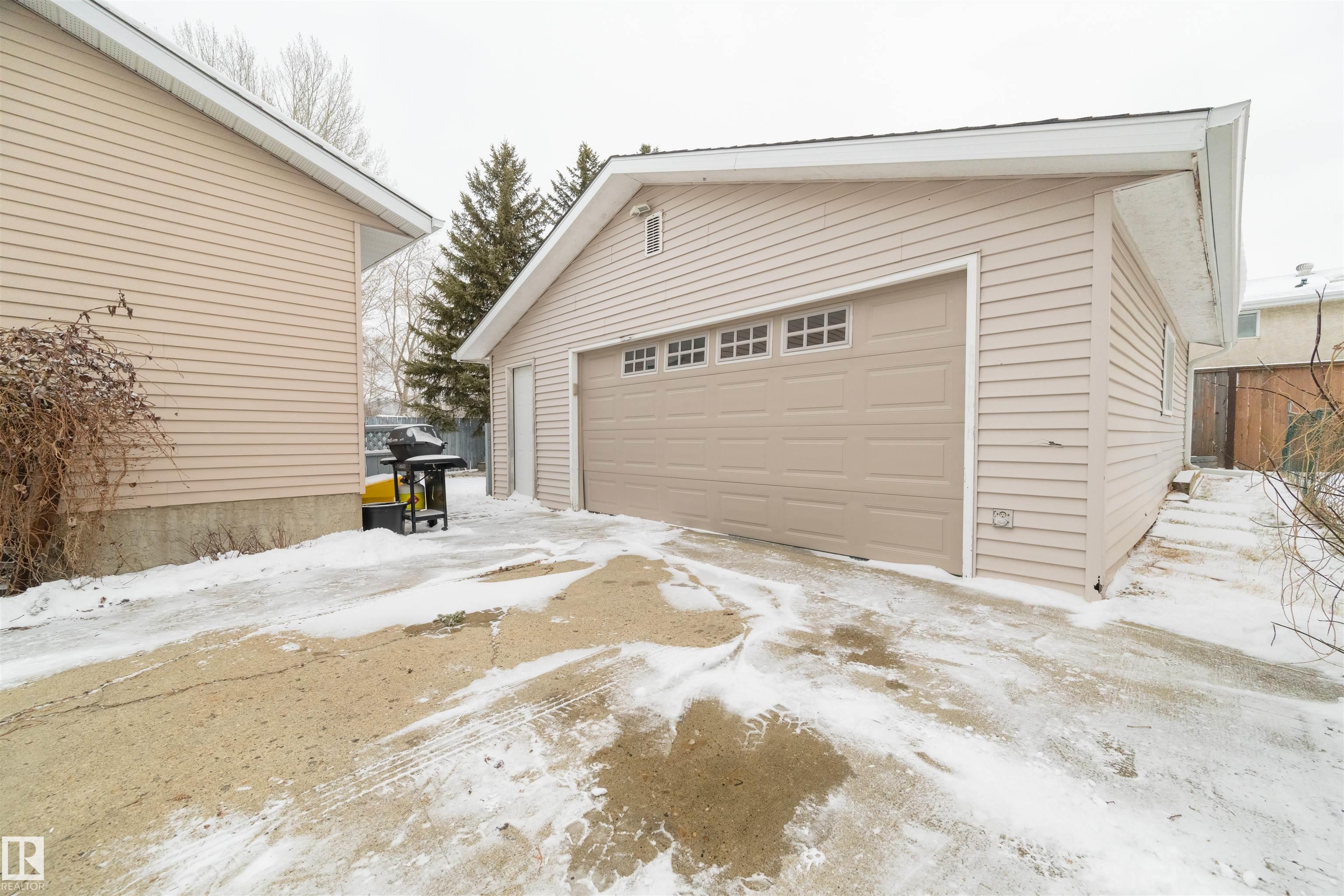 Photo 32 at 1127 36 Street NW, Crawford Plains, Edmonton