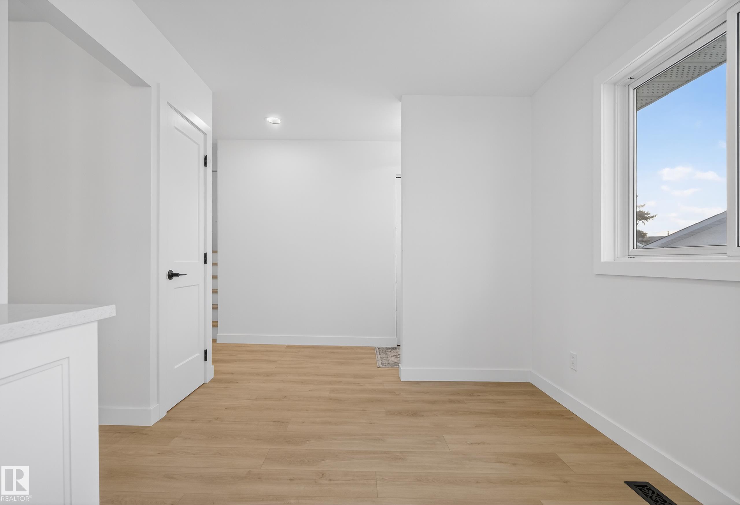 Photo 13 at 712 Knottwood Road NW, Satoo, Edmonton