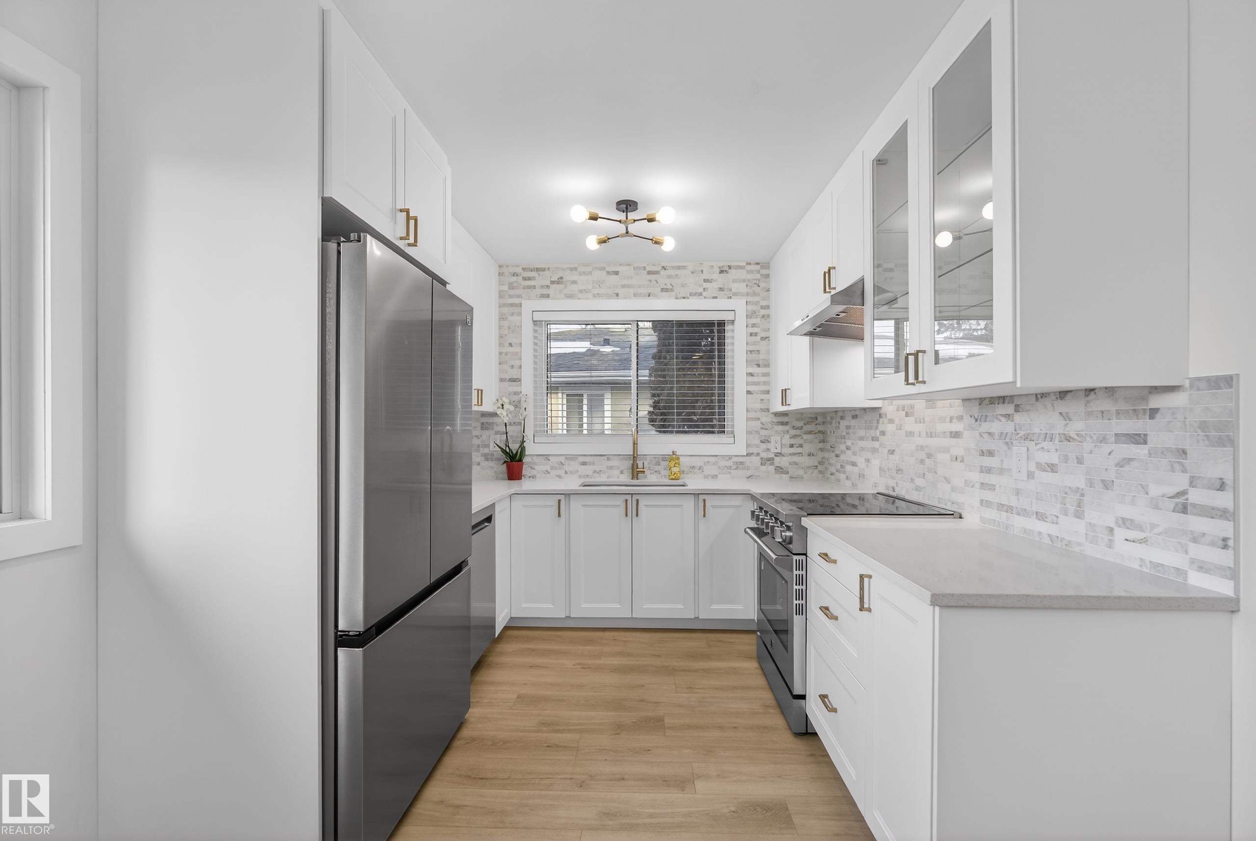 Photo 14 at 712 Knottwood Road NW, Satoo, Edmonton