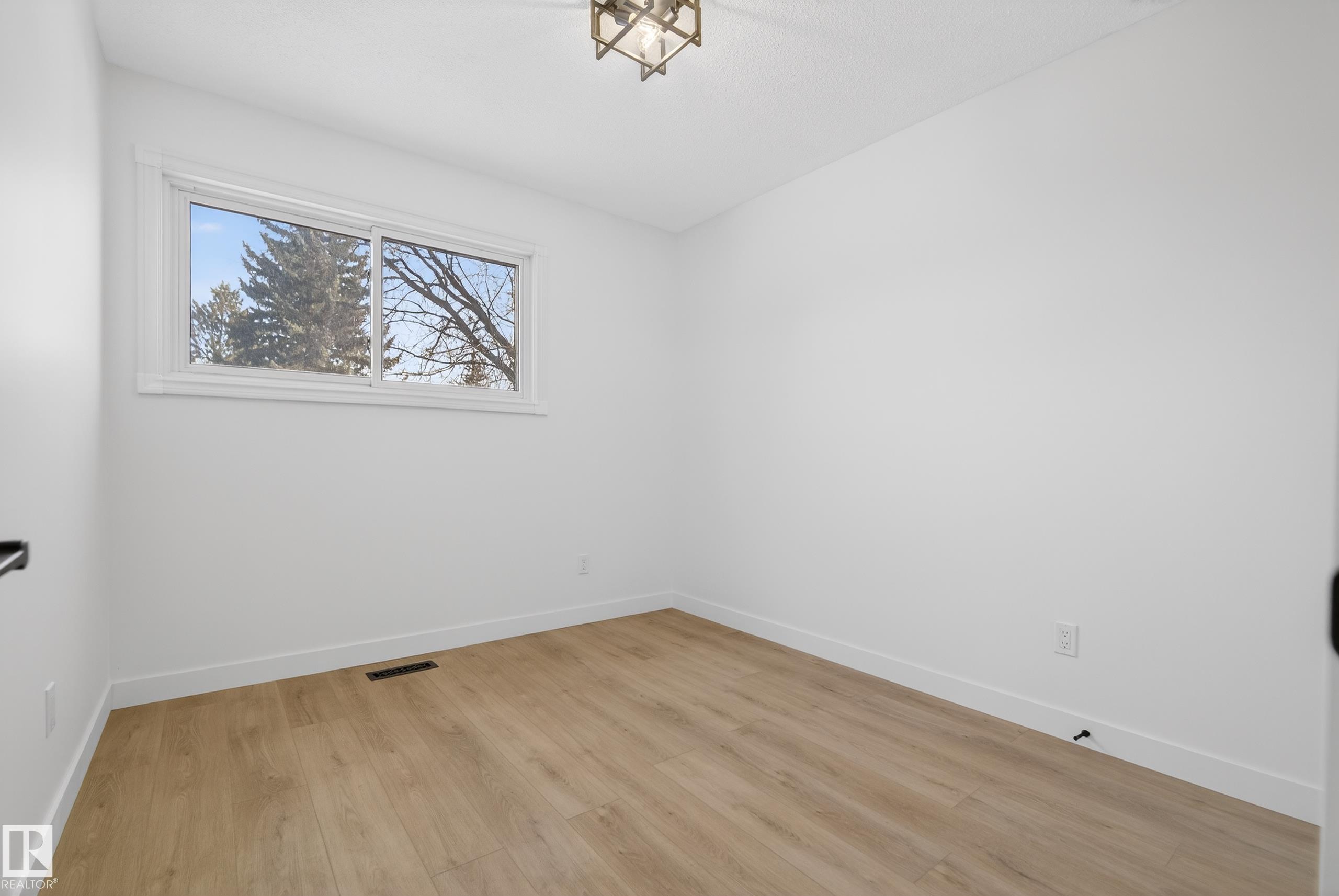 Photo 26 at 712 Knottwood Road NW, Satoo, Edmonton