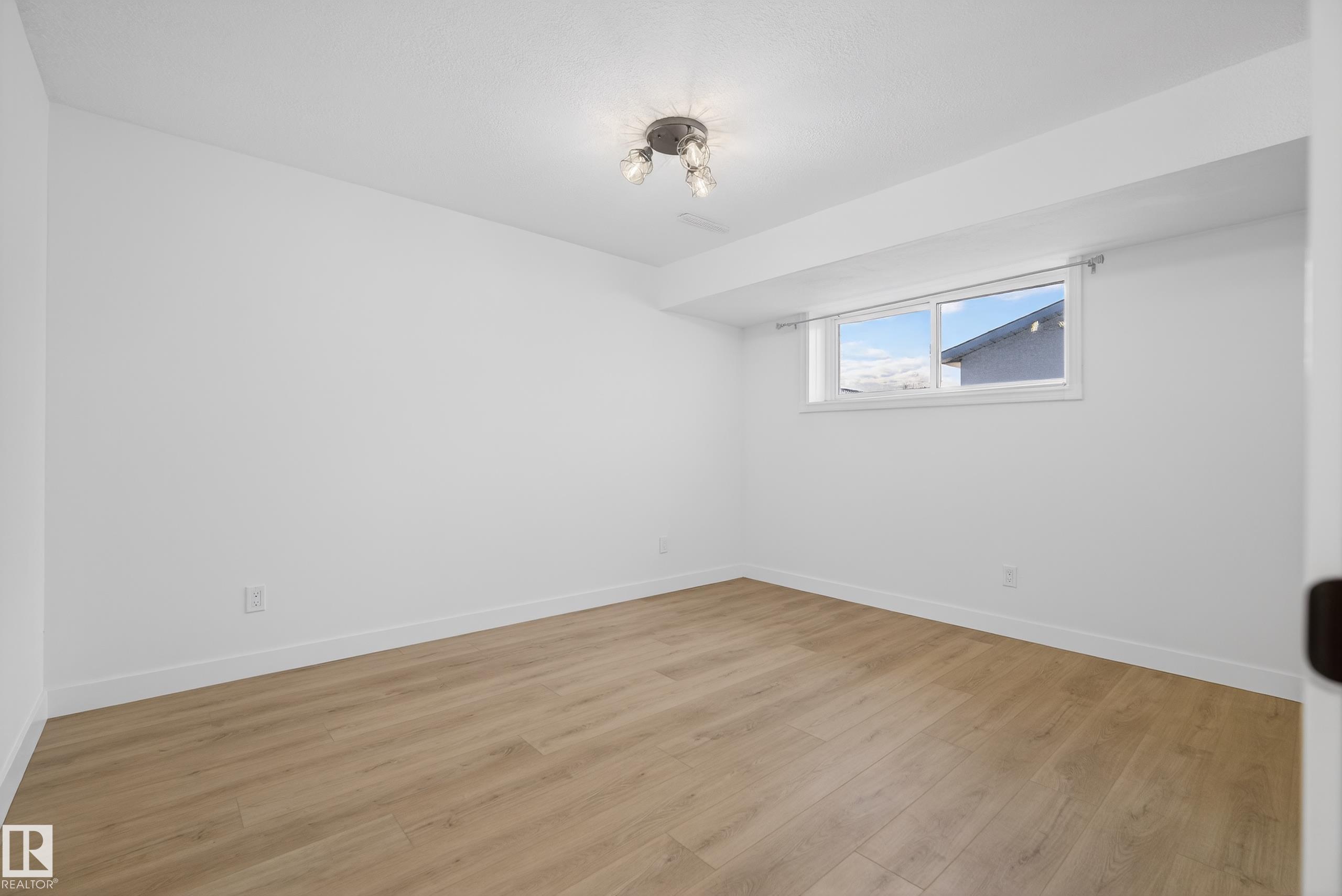 Photo 32 at 712 Knottwood Road NW, Satoo, Edmonton