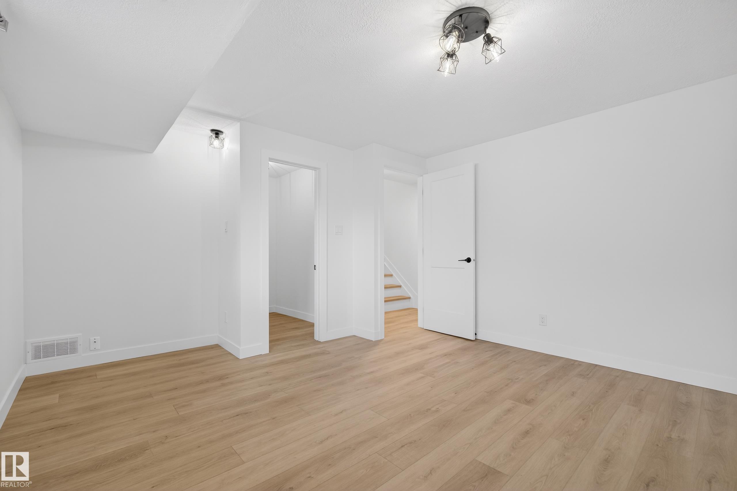 Photo 33 at 712 Knottwood Road NW, Satoo, Edmonton