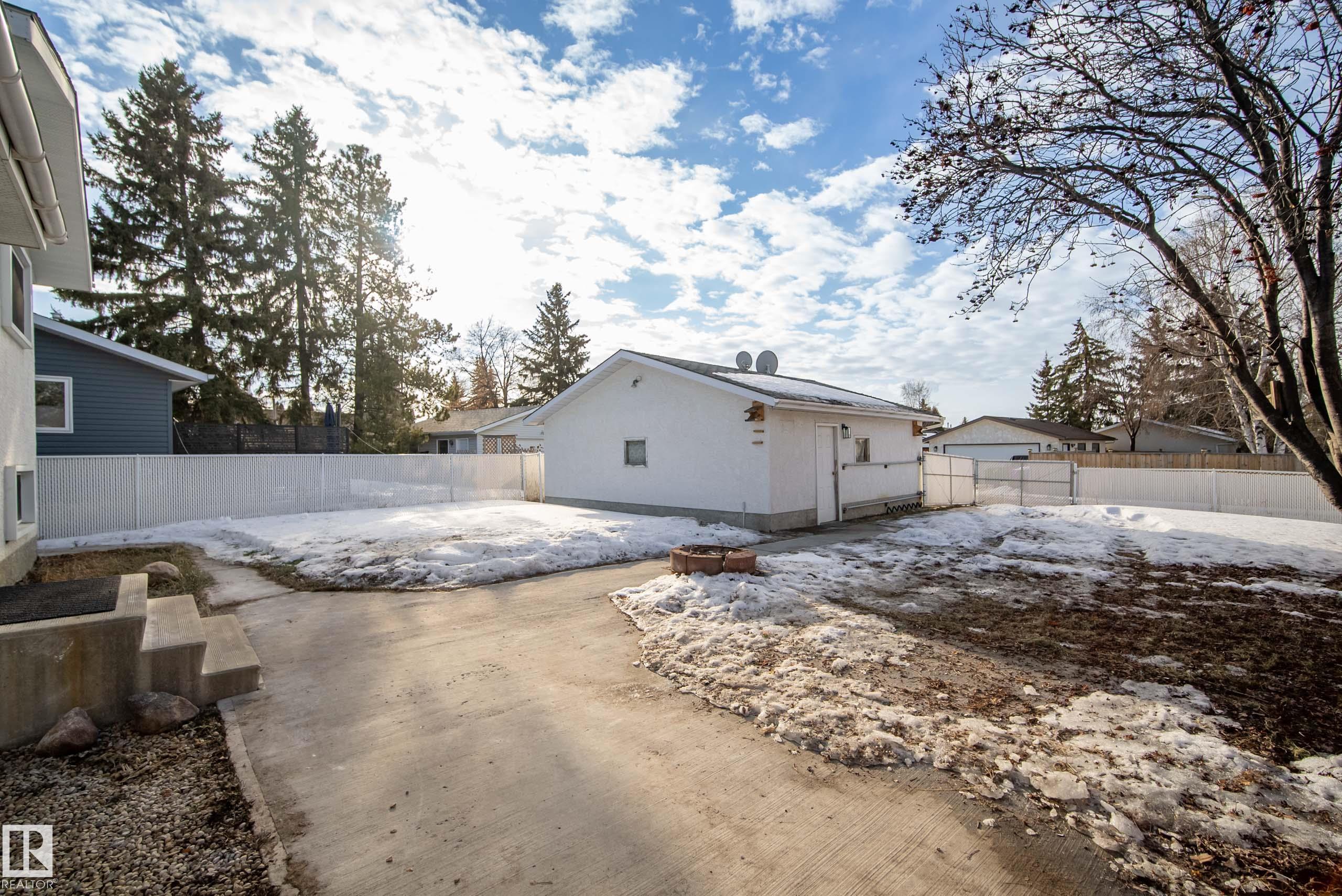 Photo 46 at 712 Knottwood Road NW, Satoo, Edmonton