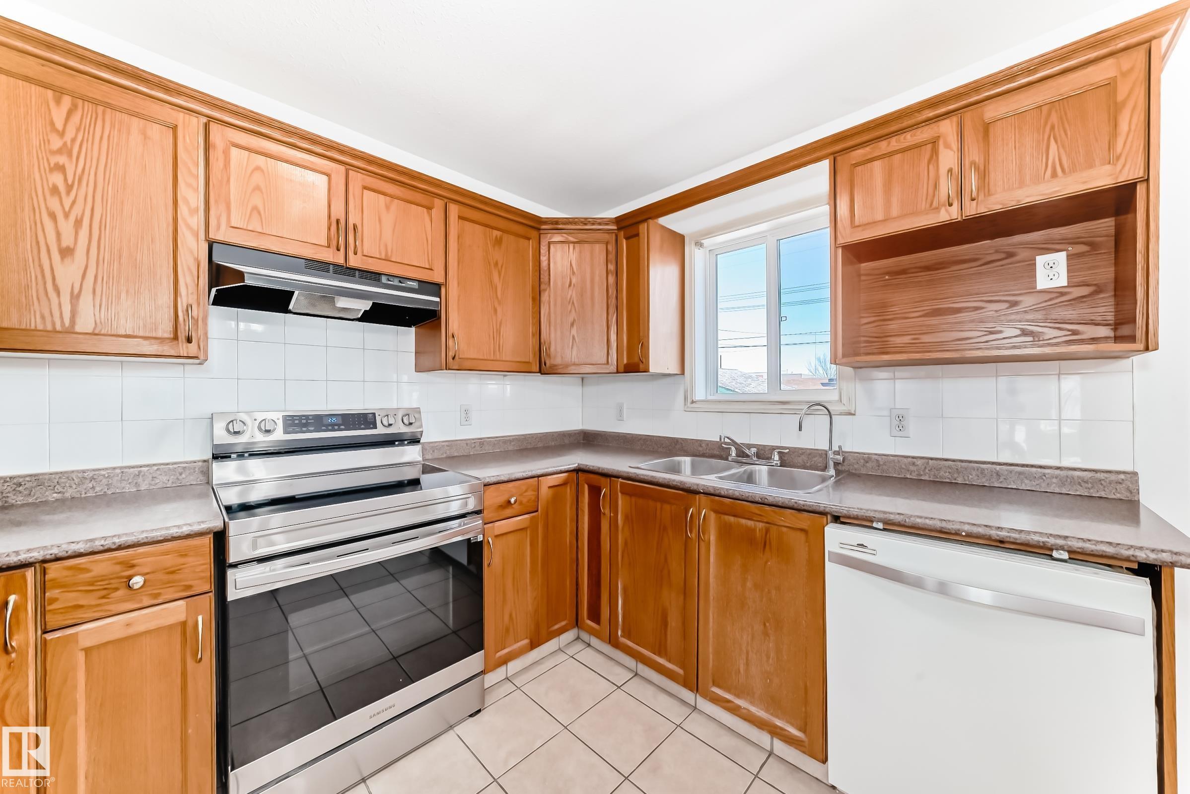 Photo 7 at 11727 83 Street NW, Parkdale, Edmonton