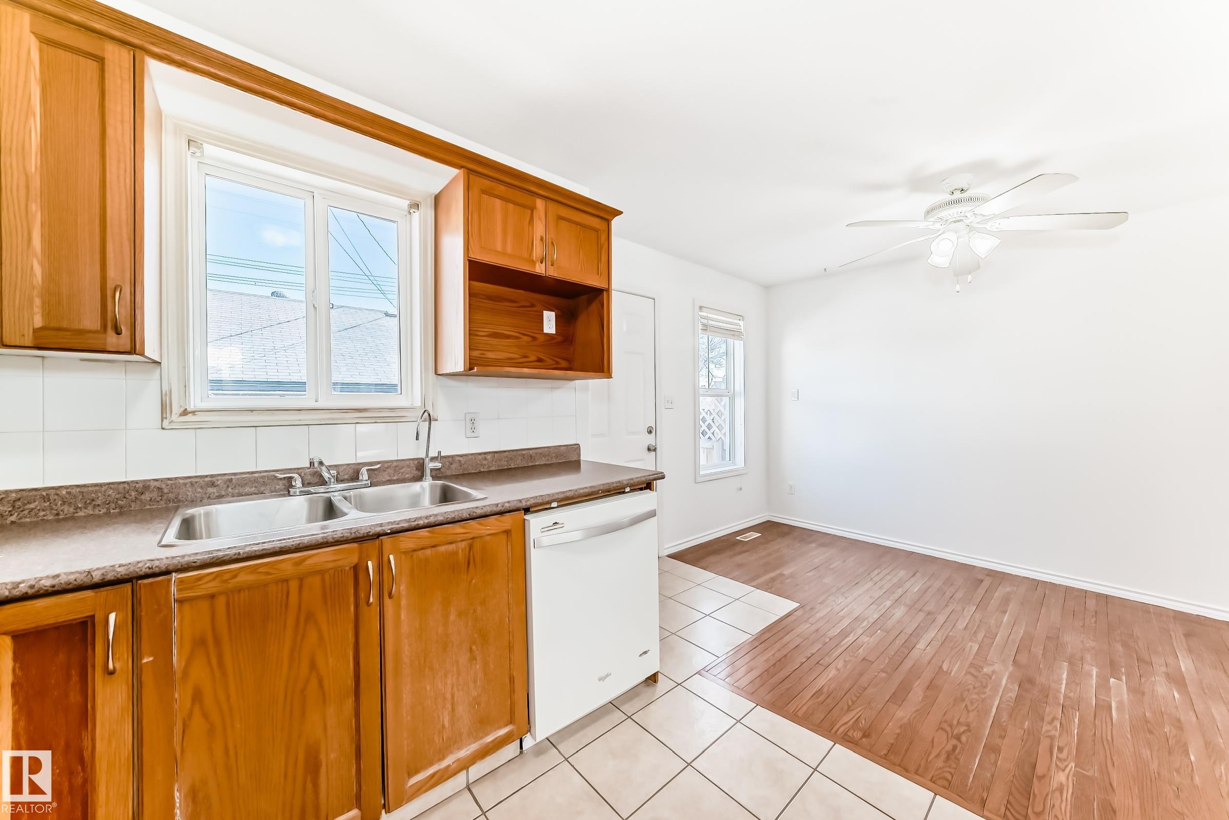 Photo 10 at 11727 83 Street NW, Parkdale, Edmonton