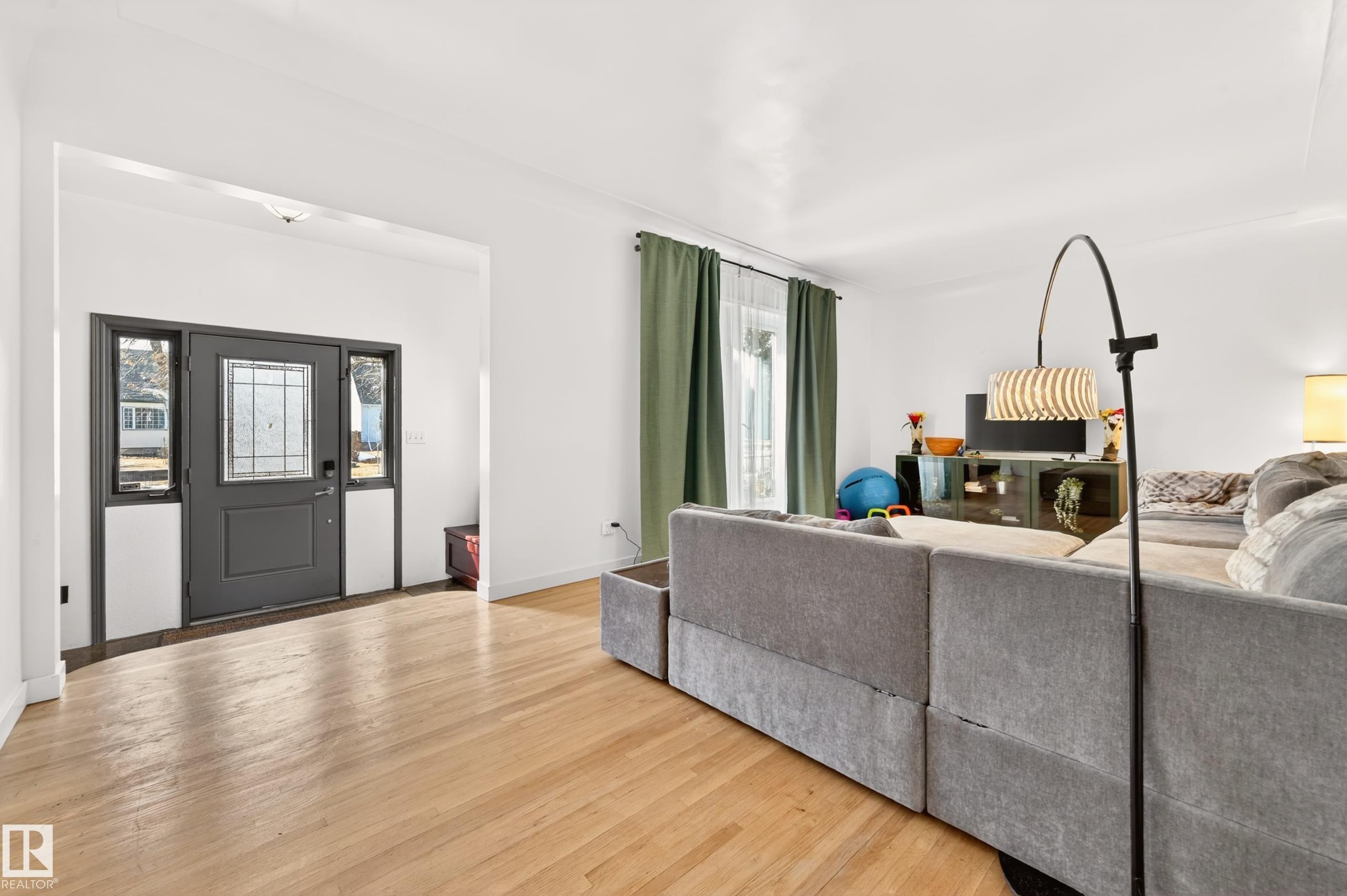 Photo 14 at 6807 112a Street NW, Parkallen, Edmonton