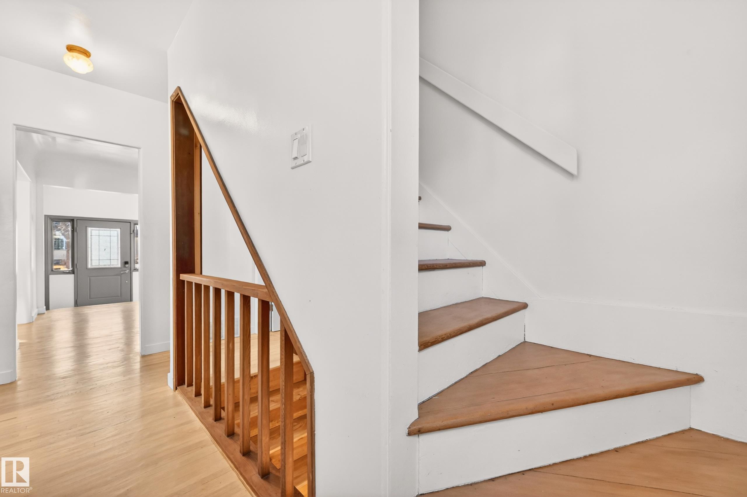 Photo 31 at 6807 112a Street NW, Parkallen, Edmonton