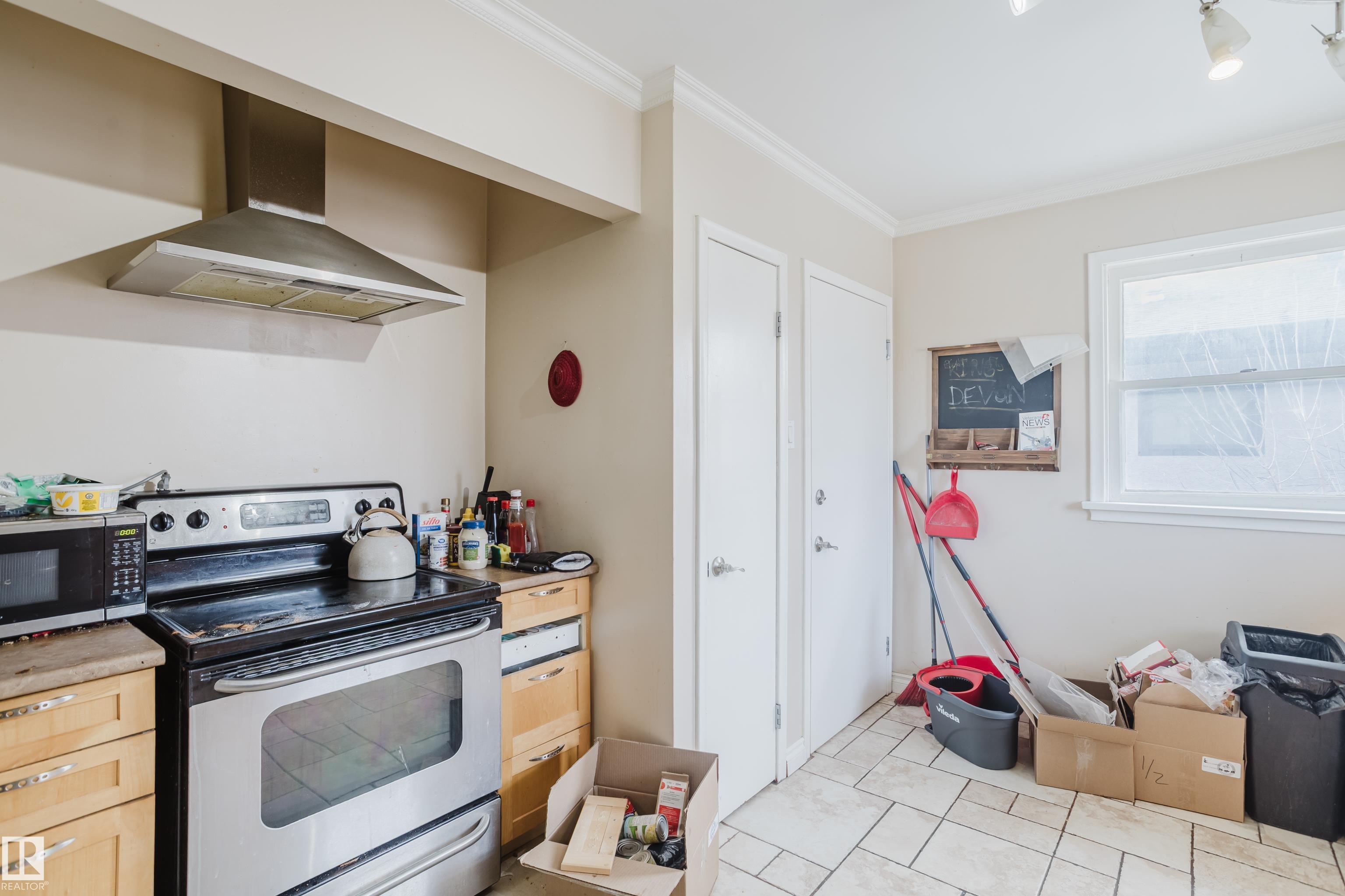 Photo 11 at 12720 135 Avenue NW, Wellington, Edmonton