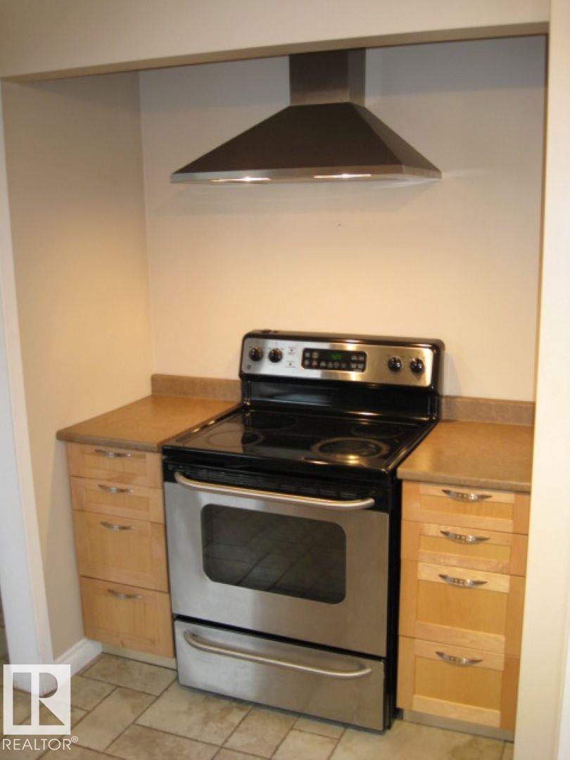 Photo 12 at 12720 135 Avenue NW, Wellington, Edmonton