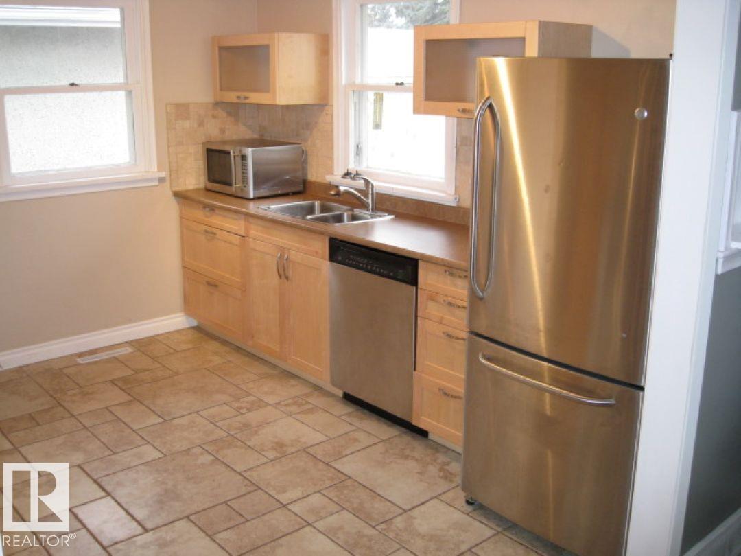 Photo 7 at 12720 135 Avenue NW, Wellington, Edmonton