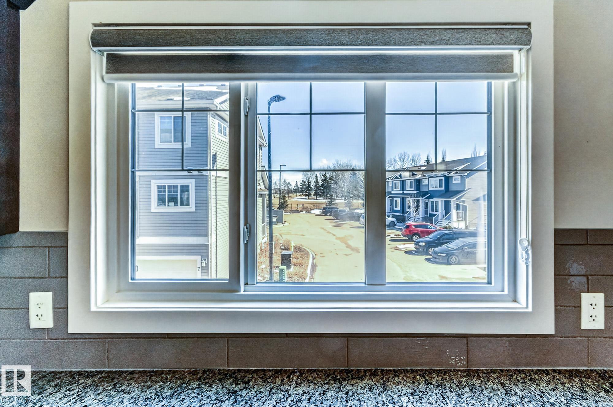 Photo 11 at 4131 30 Street NW, Larkspur, Edmonton