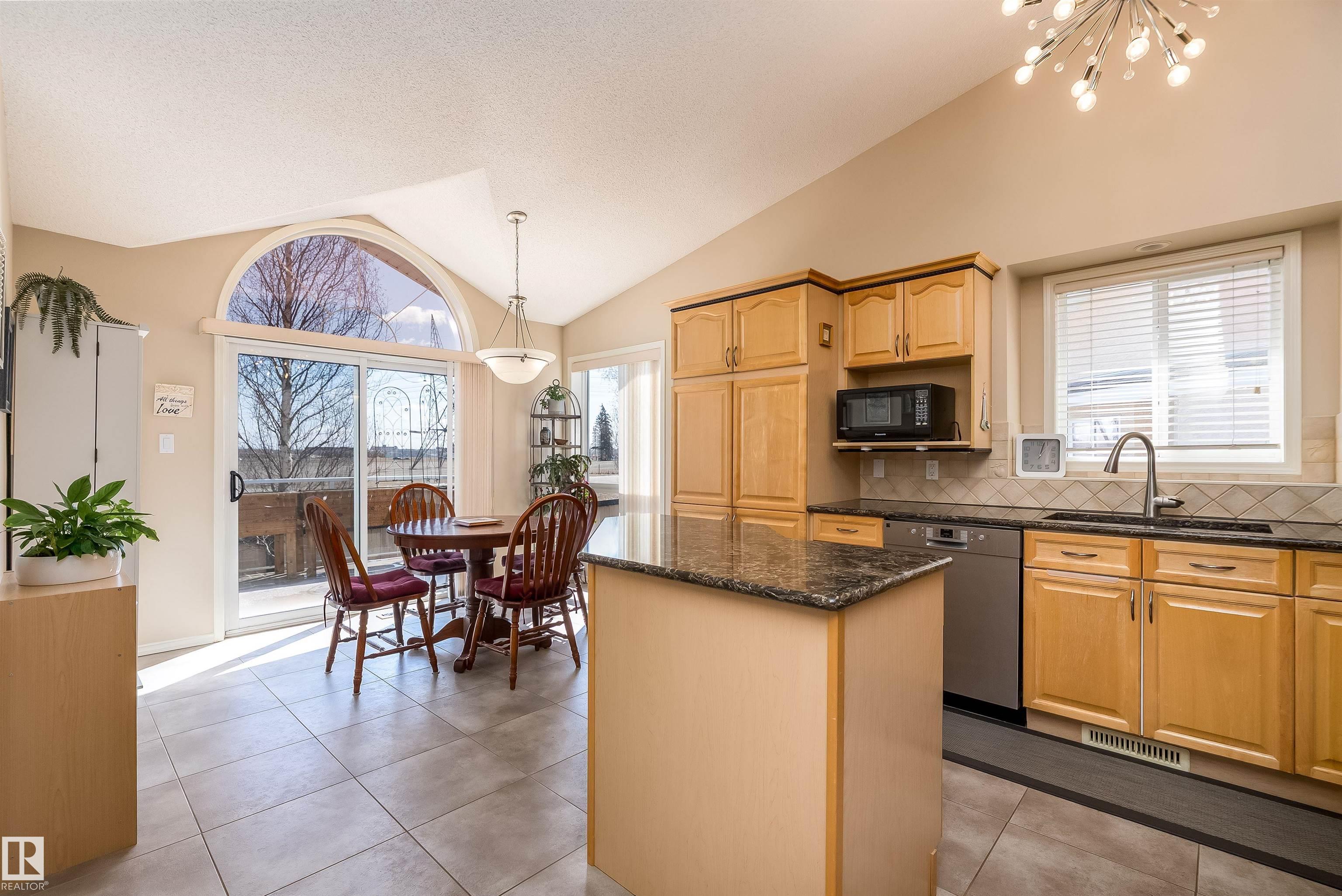 Photo 13 at 14 - 920 119 Street NW, Twin Brooks, Edmonton