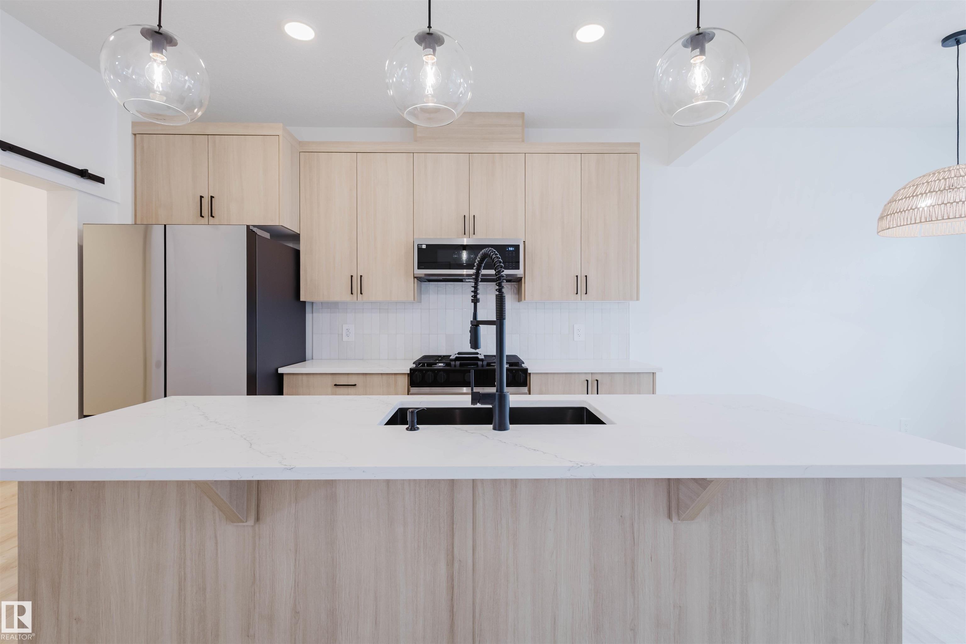 8253 Kiriak Loop SW, Keswick, Edmonton