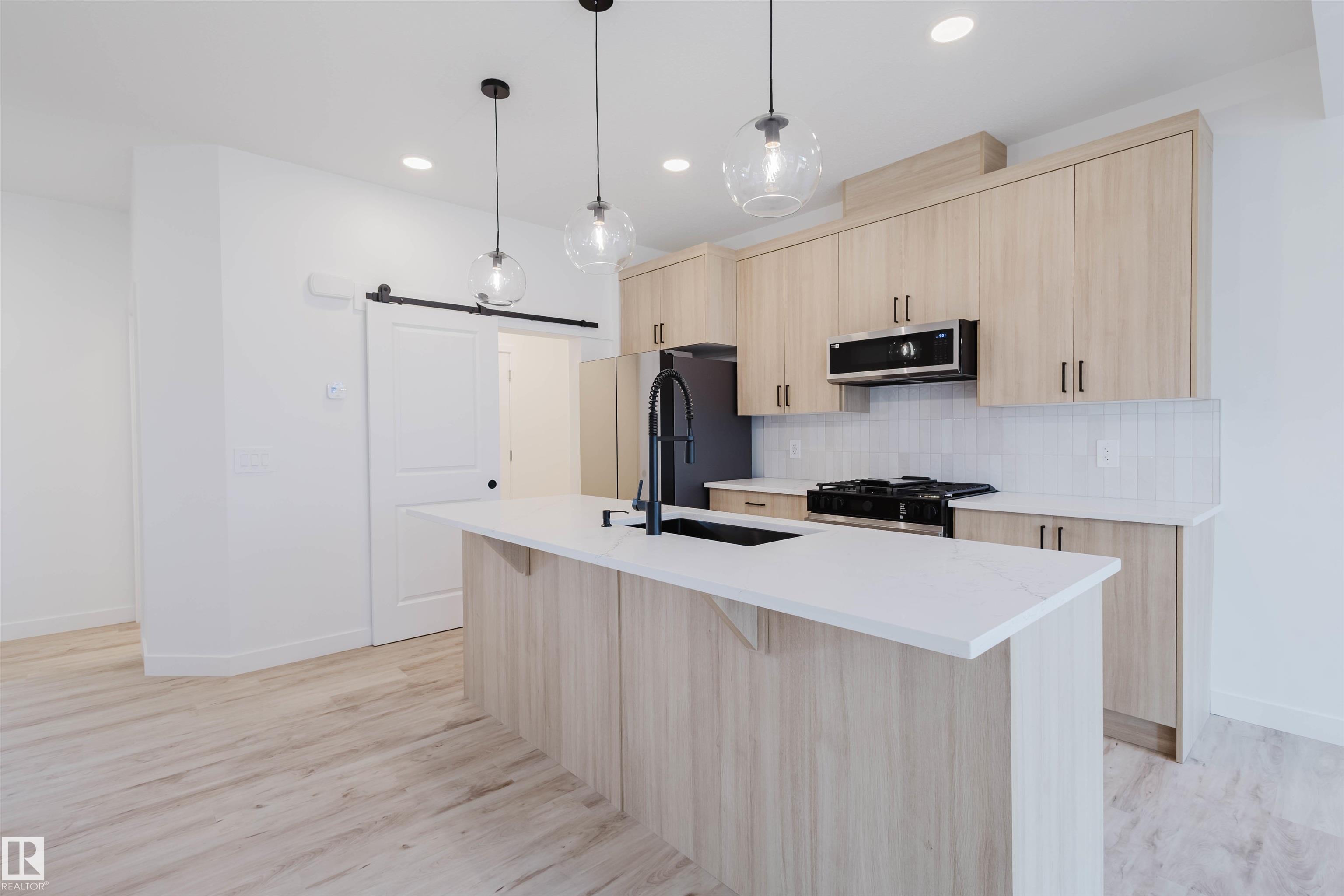 8253 Kiriak Loop SW, Keswick, Edmonton