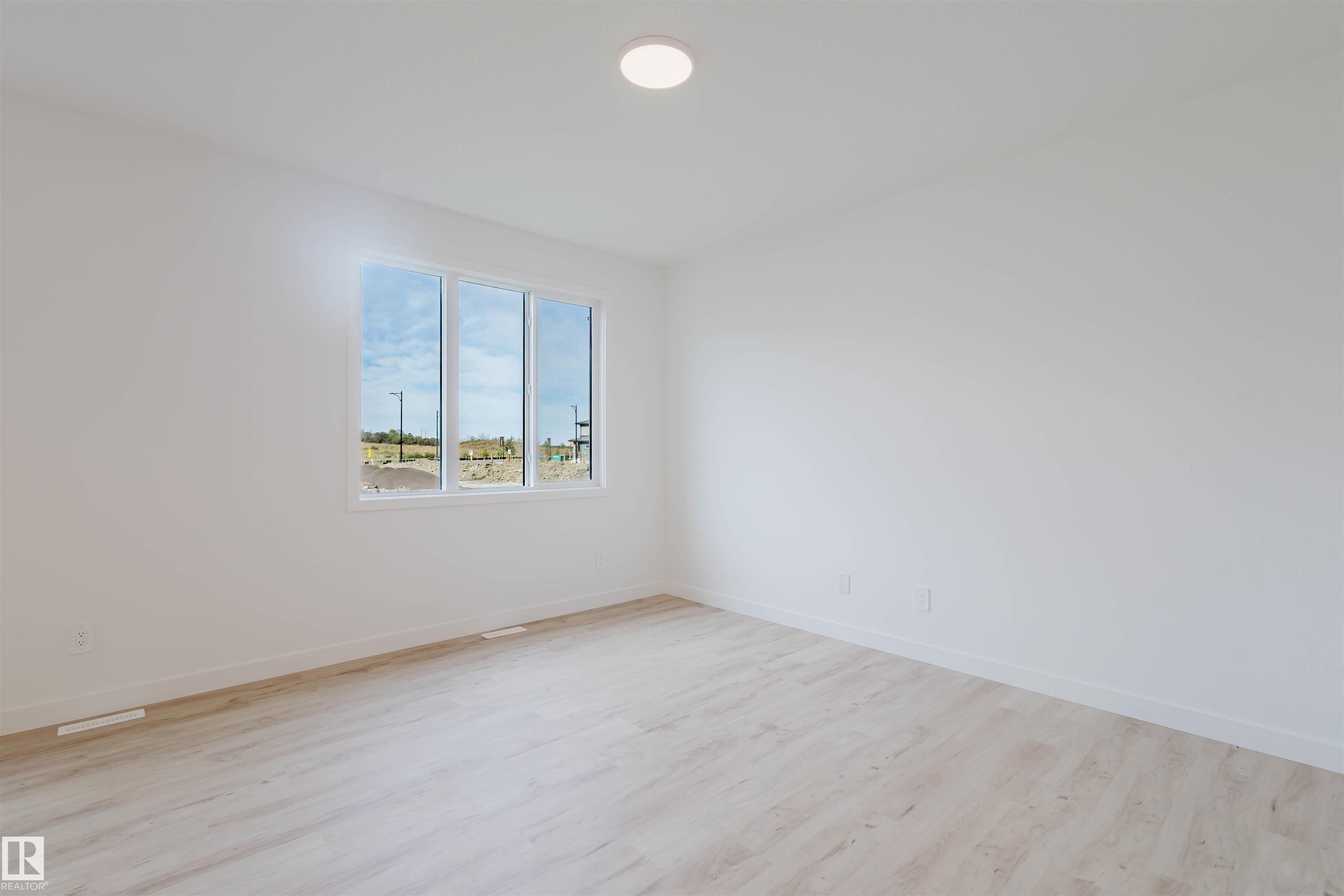 Photo 11 at 43 Chartres Close, Chérot, St. Albert