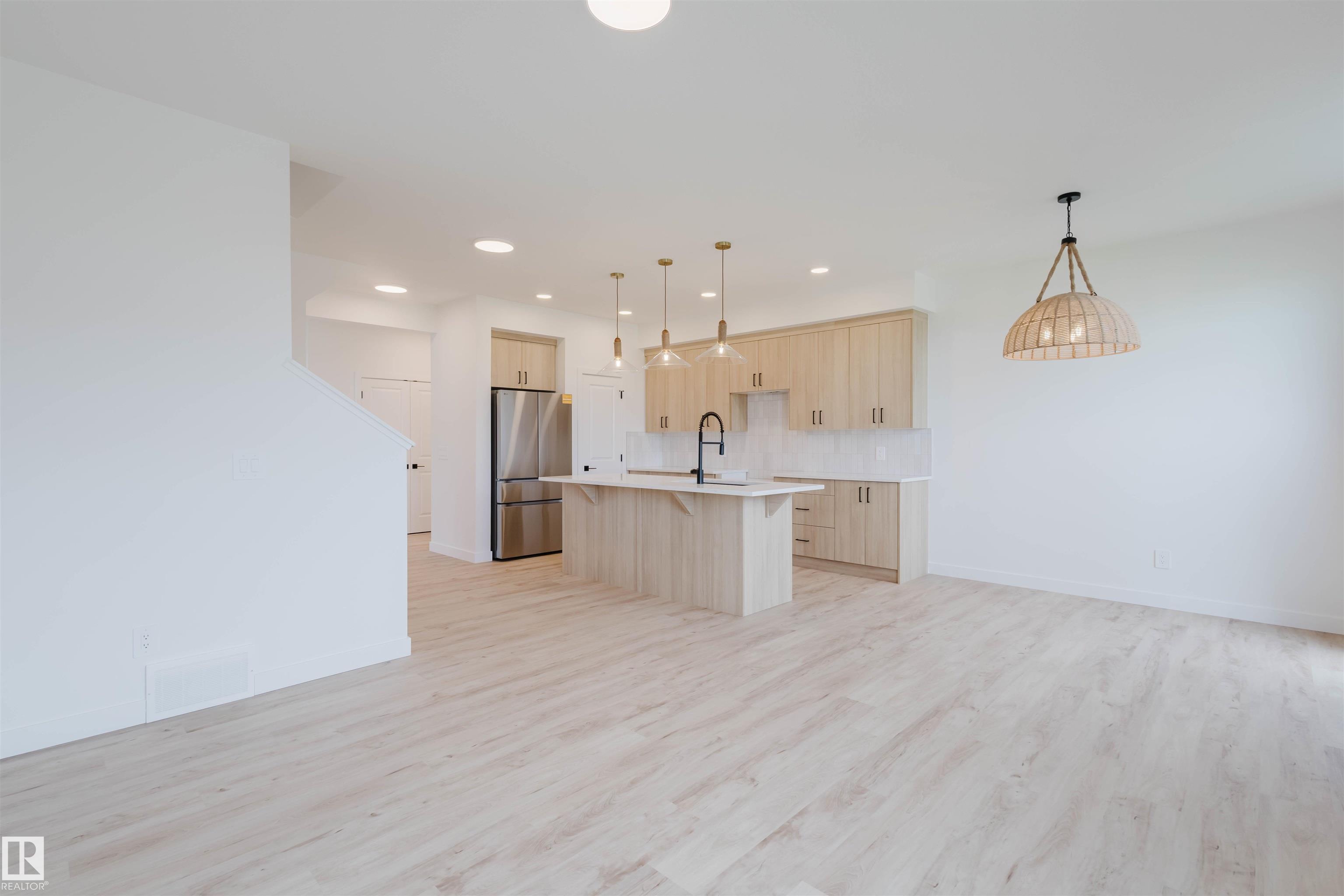 Photo 13 at 43 Chartres Close, Chérot, St. Albert