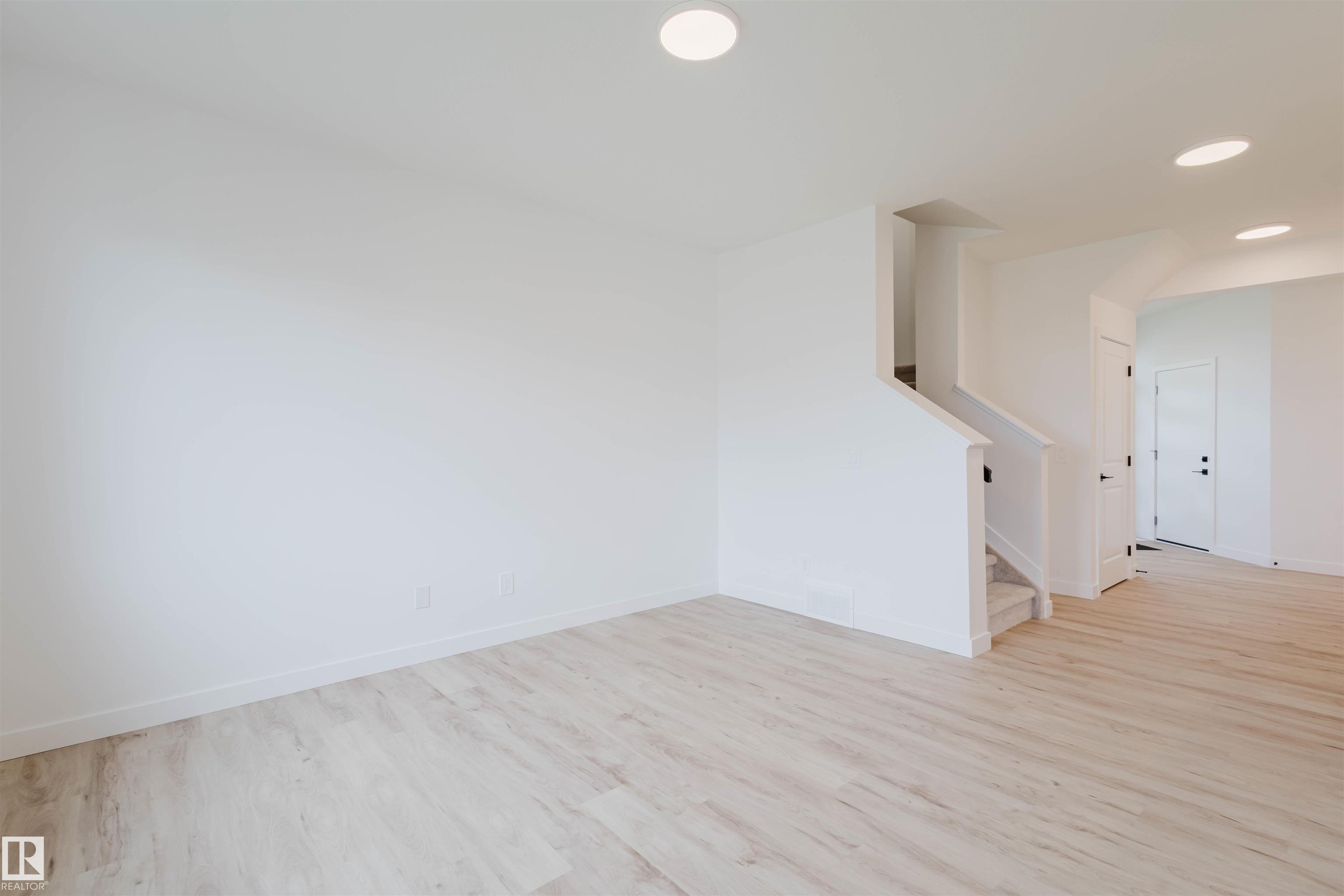 Photo 14 at 43 Chartres Close, Chérot, St. Albert