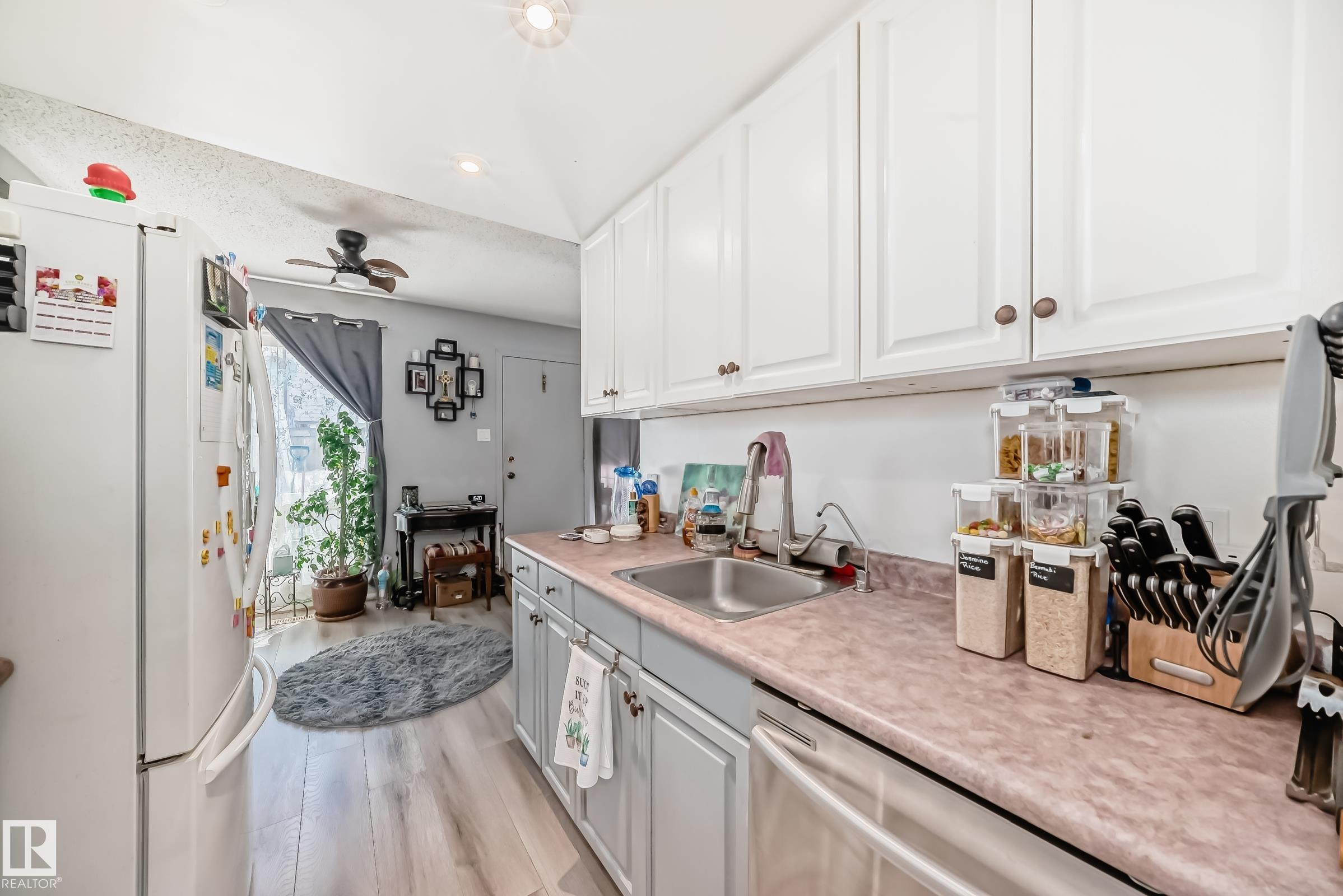 Photo 10 at 582 Abbottsfield Road NW, Abbottsfield, Edmonton