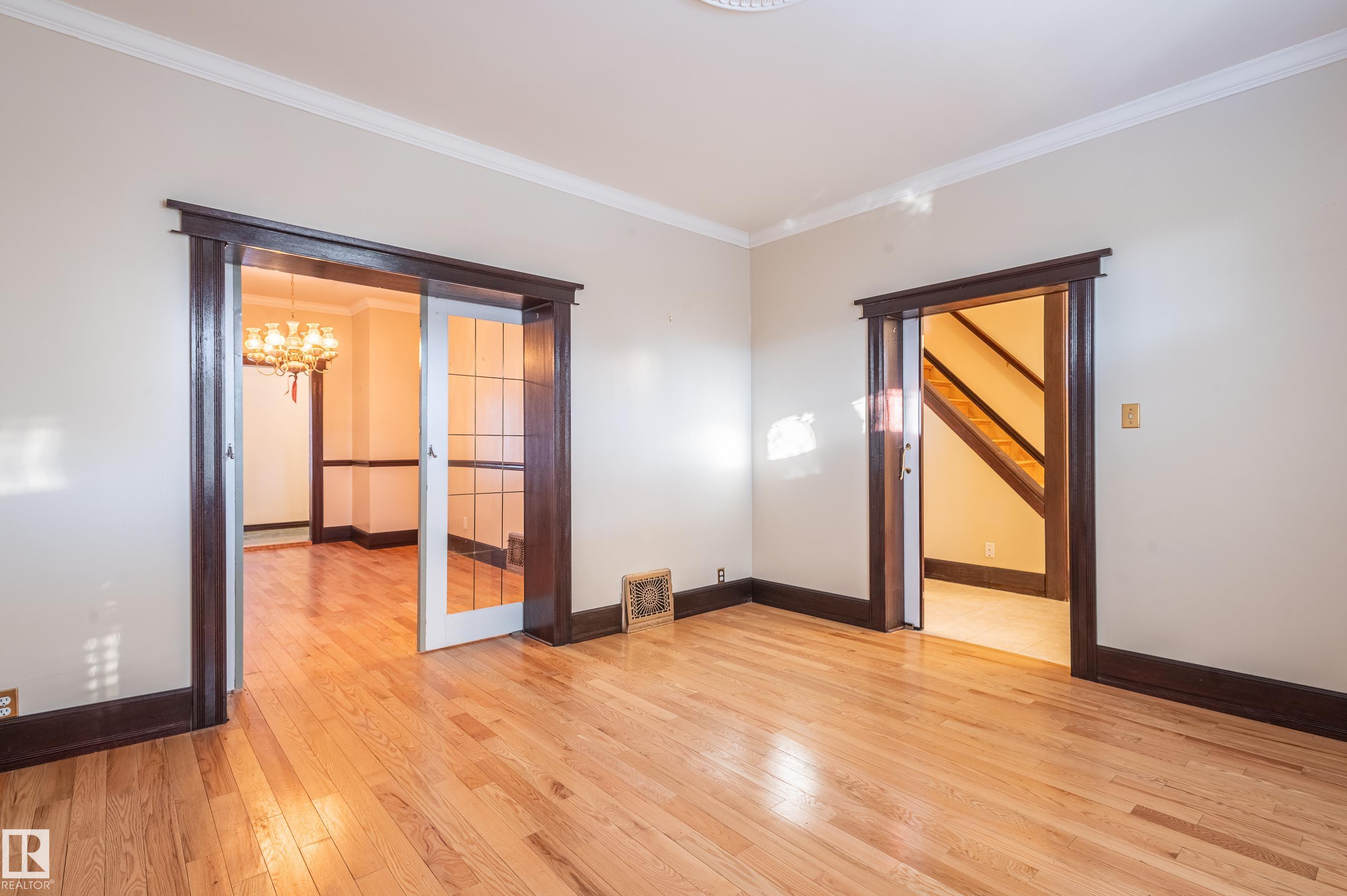 Photo 12 at 10918 81 Avenue NW, Garneau, Edmonton