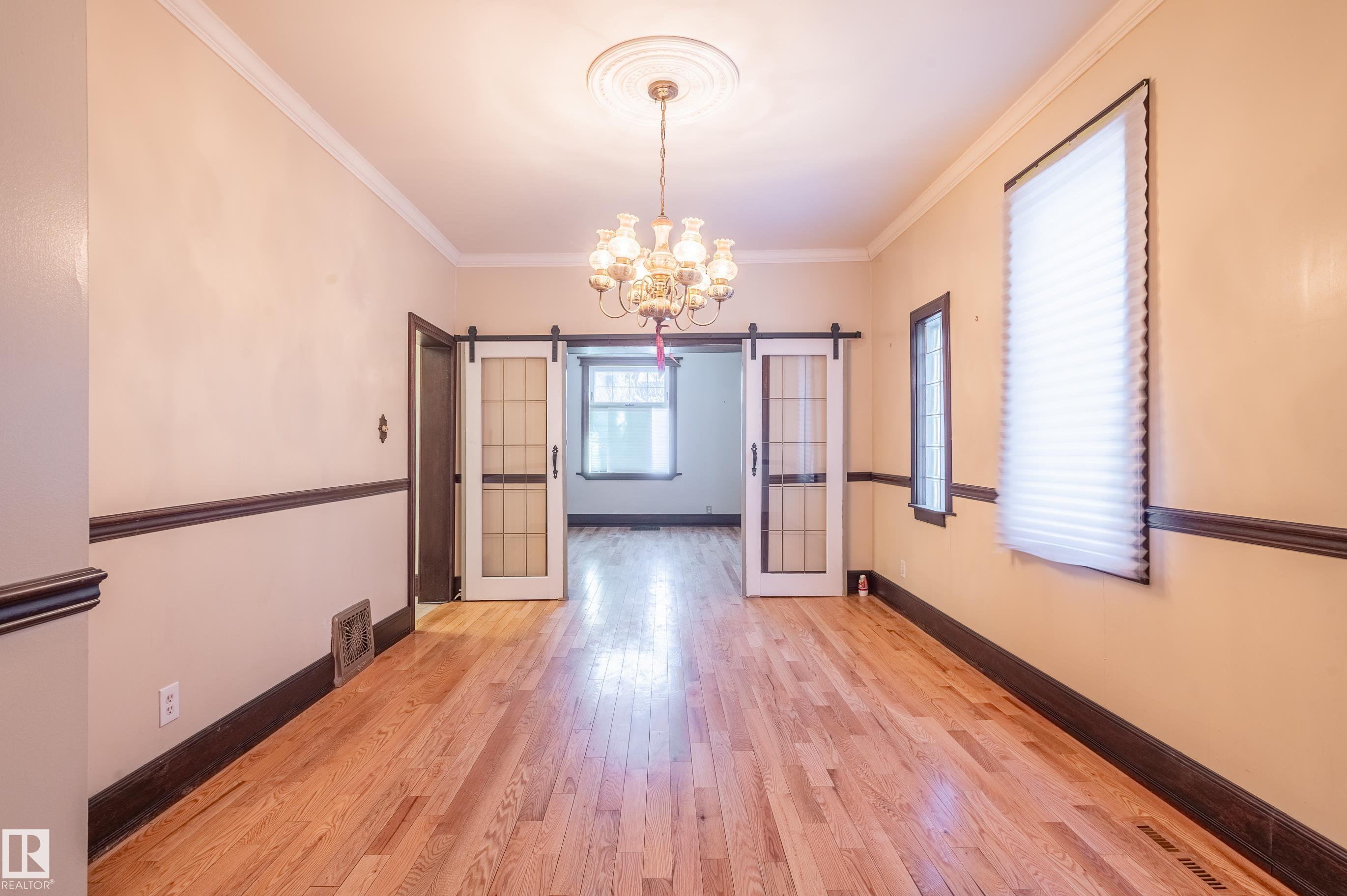 Photo 15 at 10918 81 Avenue NW, Garneau, Edmonton