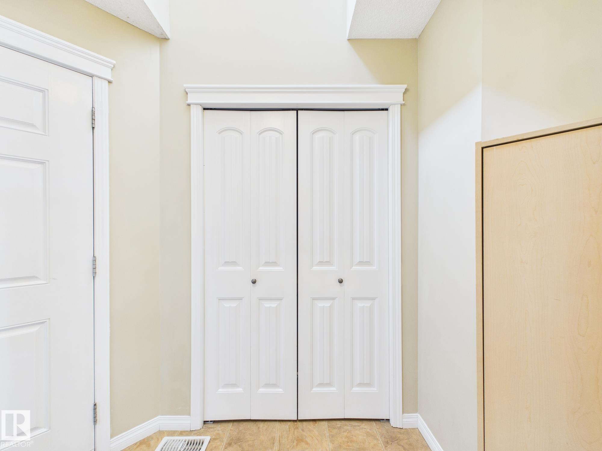 Photo 10 at 9073 Scott Crescent NW, South Terwillegar, Edmonton