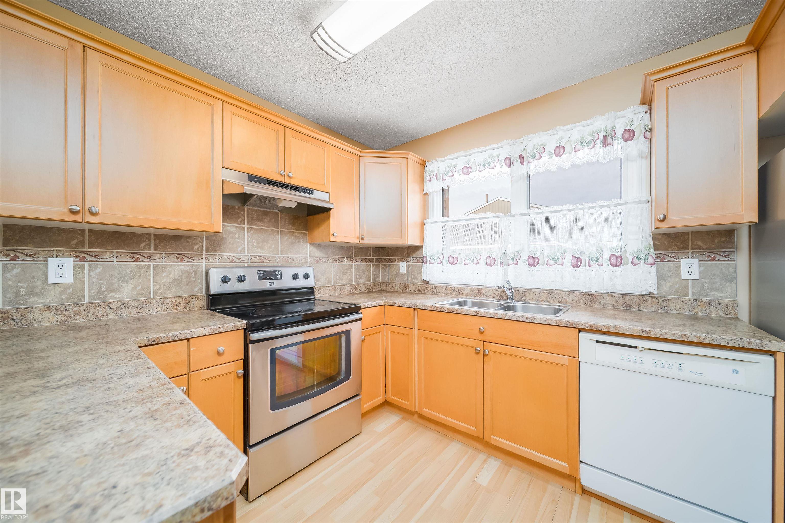 Photo 7 at 18 - 3115 119 Street NW, Sweet Grass, Edmonton