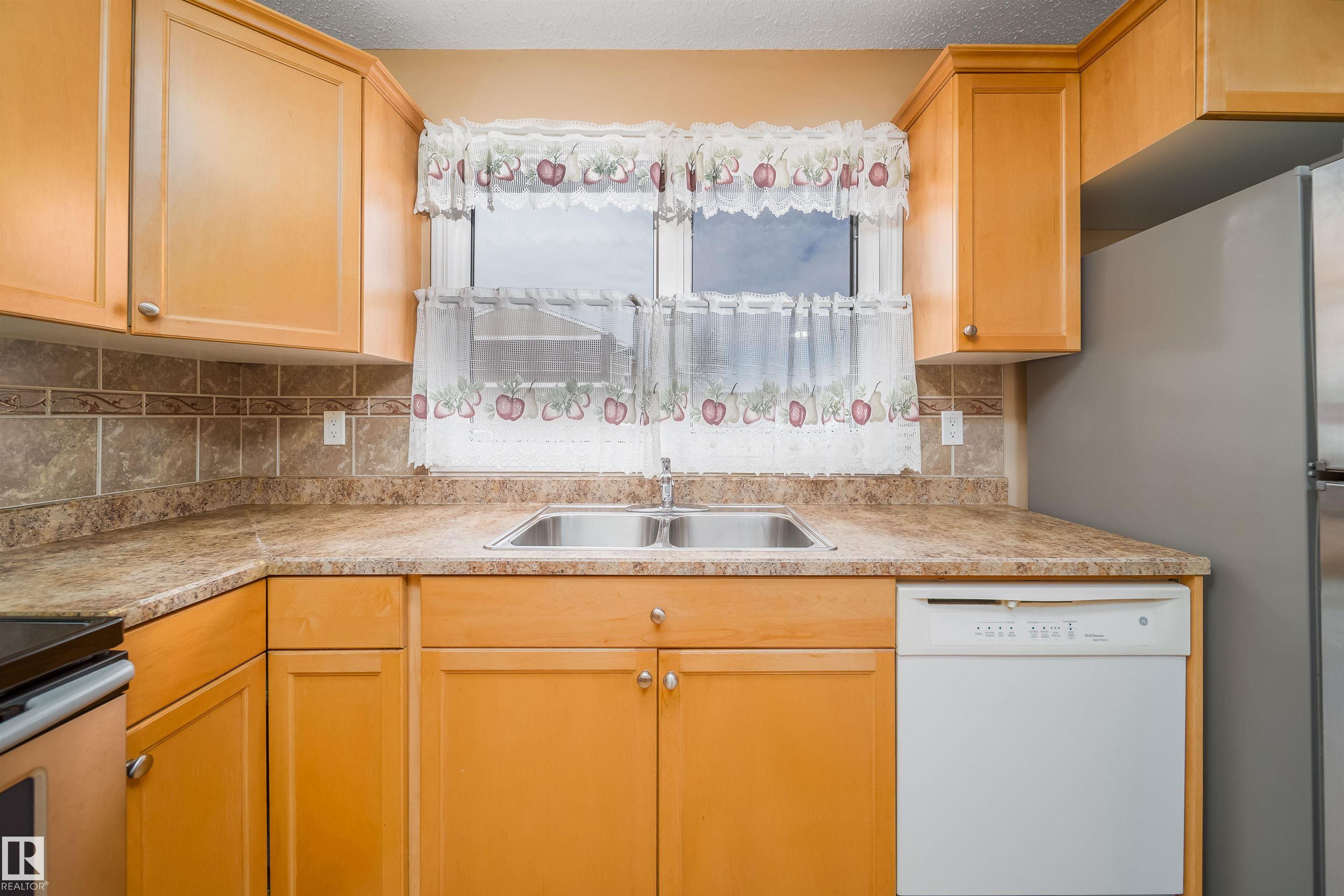 Photo 9 at 18 - 3115 119 Street NW, Sweet Grass, Edmonton