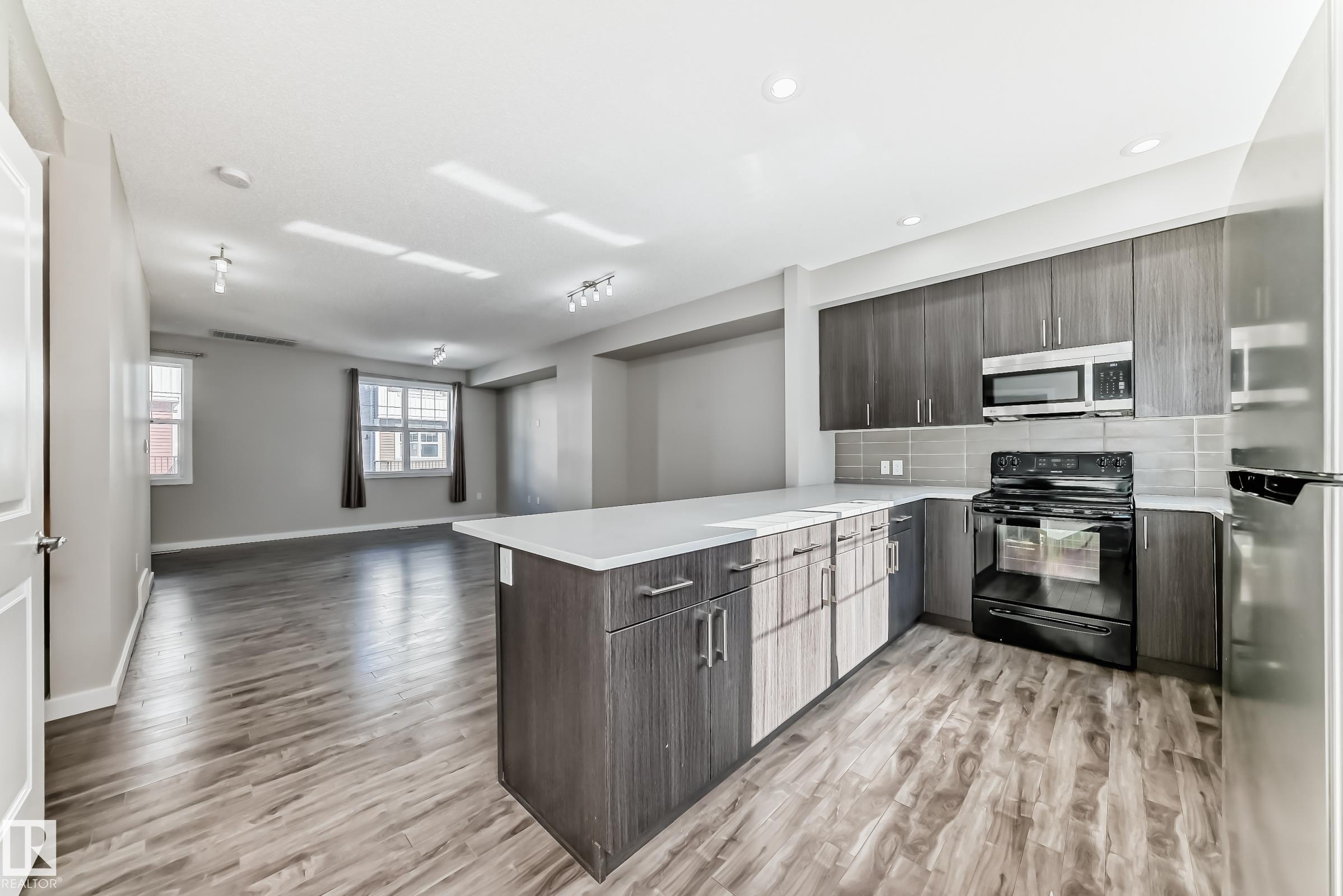 Photo 9 at 75 - 2803 James Mowatt Trail SW, Callaghan, Edmonton