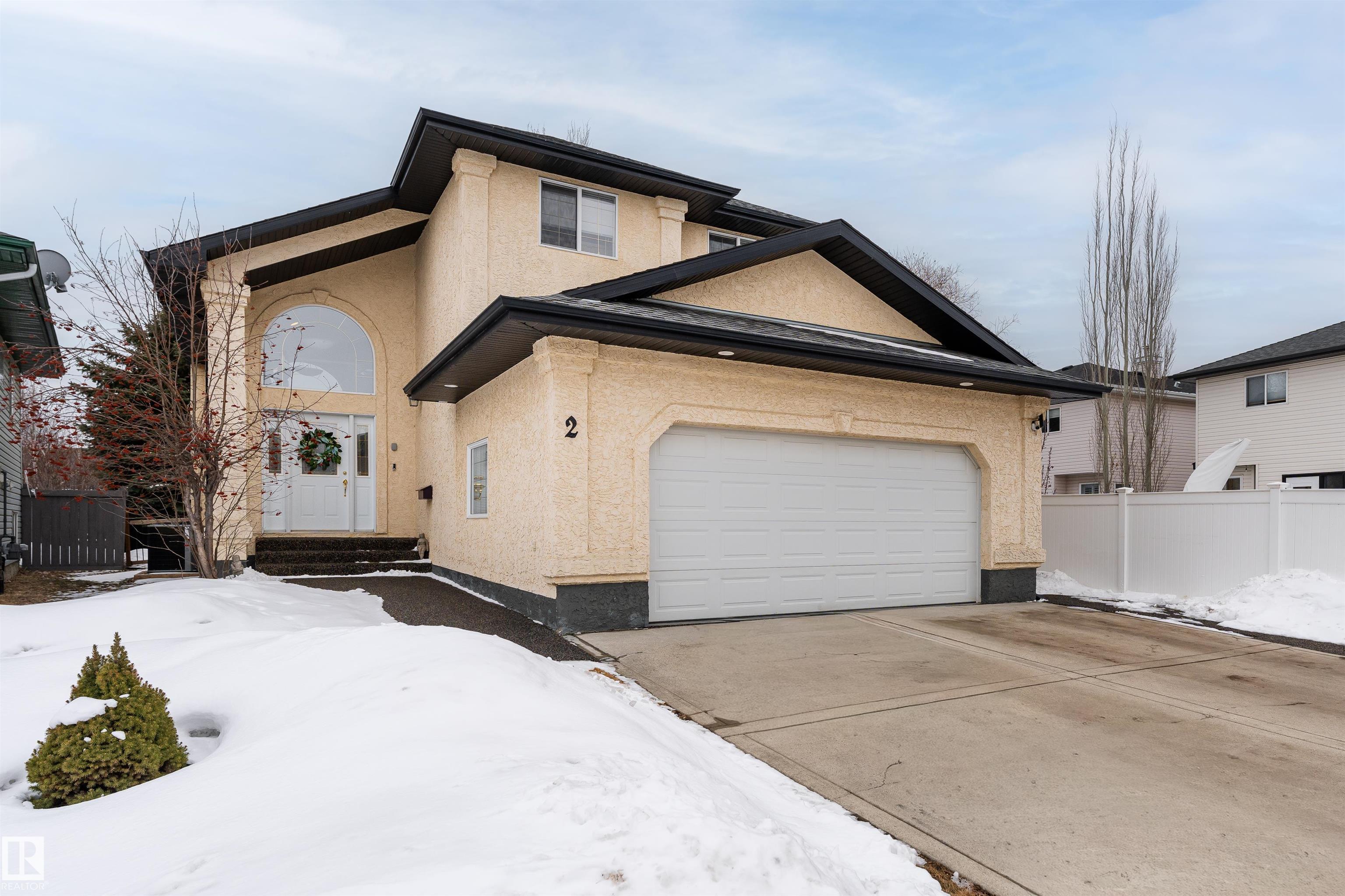 2 Olmstead Court, Oakmont, St. Albert