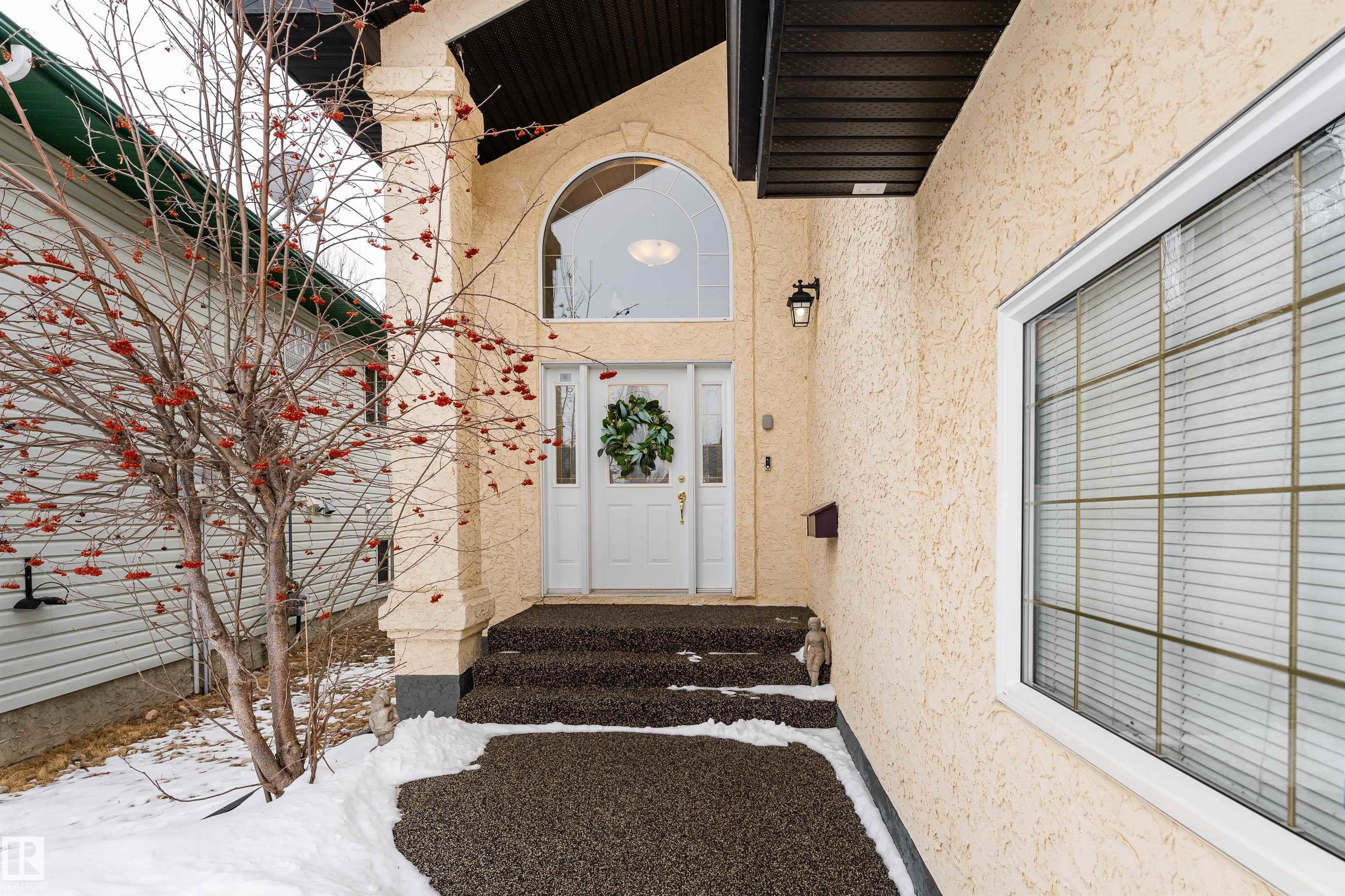 2 Olmstead Court, Oakmont, St. Albert