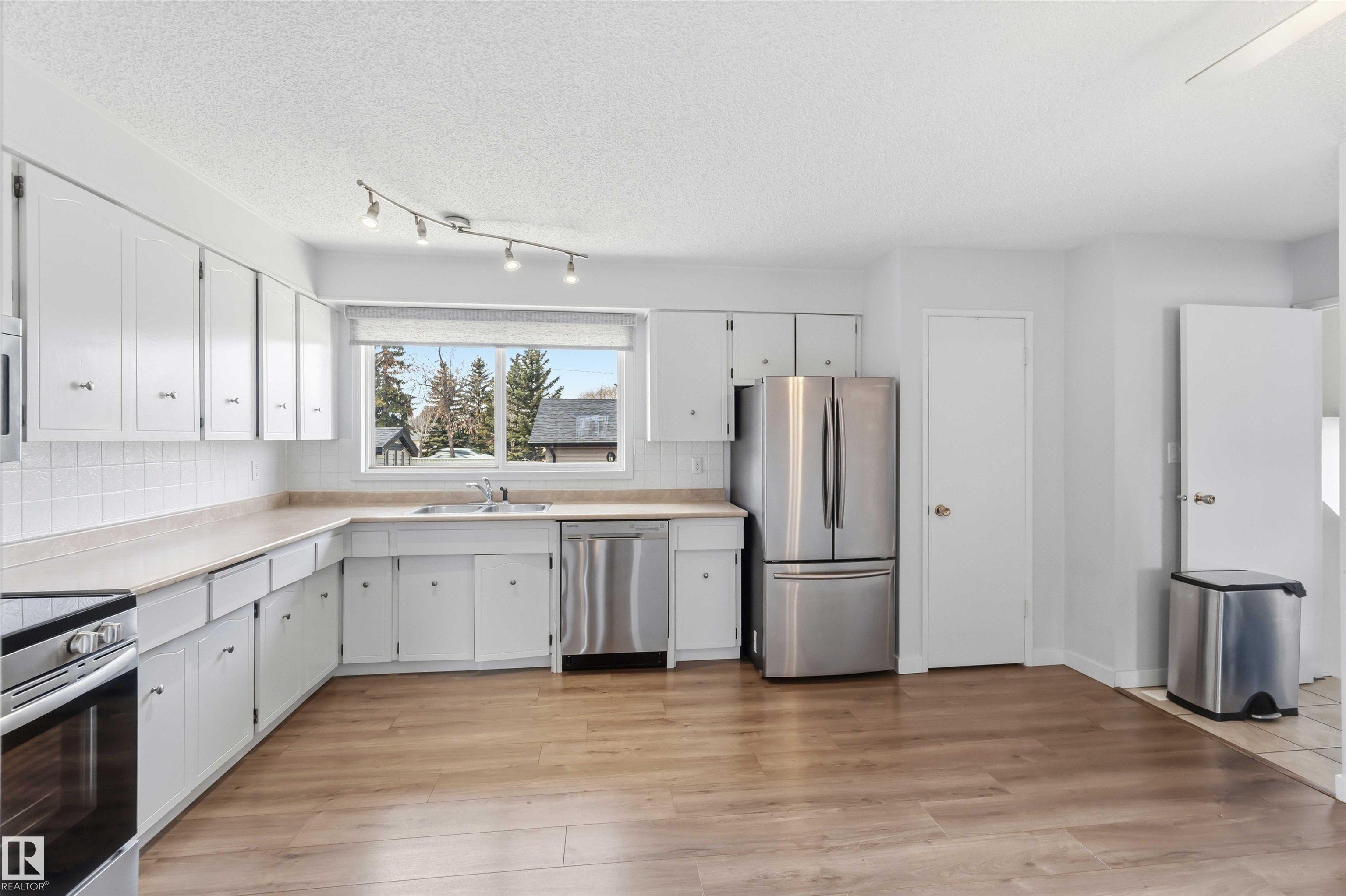 Photo 9 at 17 Windsor Street, Woodhaven, Spruce Grove