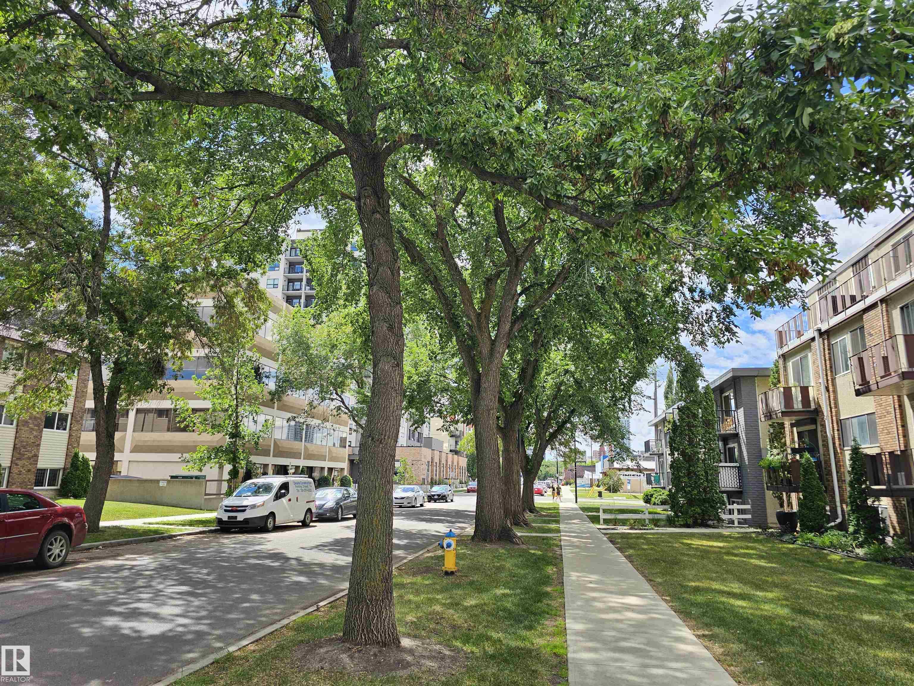 Photo 11 at 8 - 10616 123 Street NW, Westmount, Edmonton