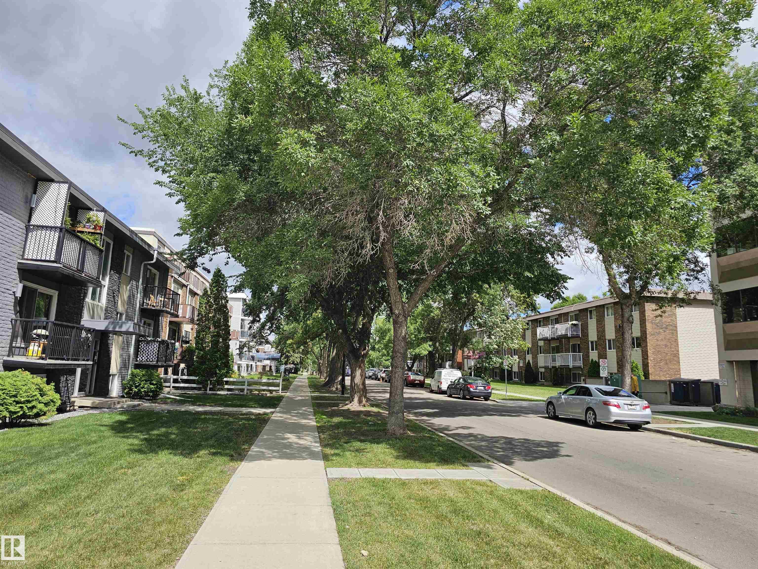 Photo 12 at 8 - 10616 123 Street NW, Westmount, Edmonton