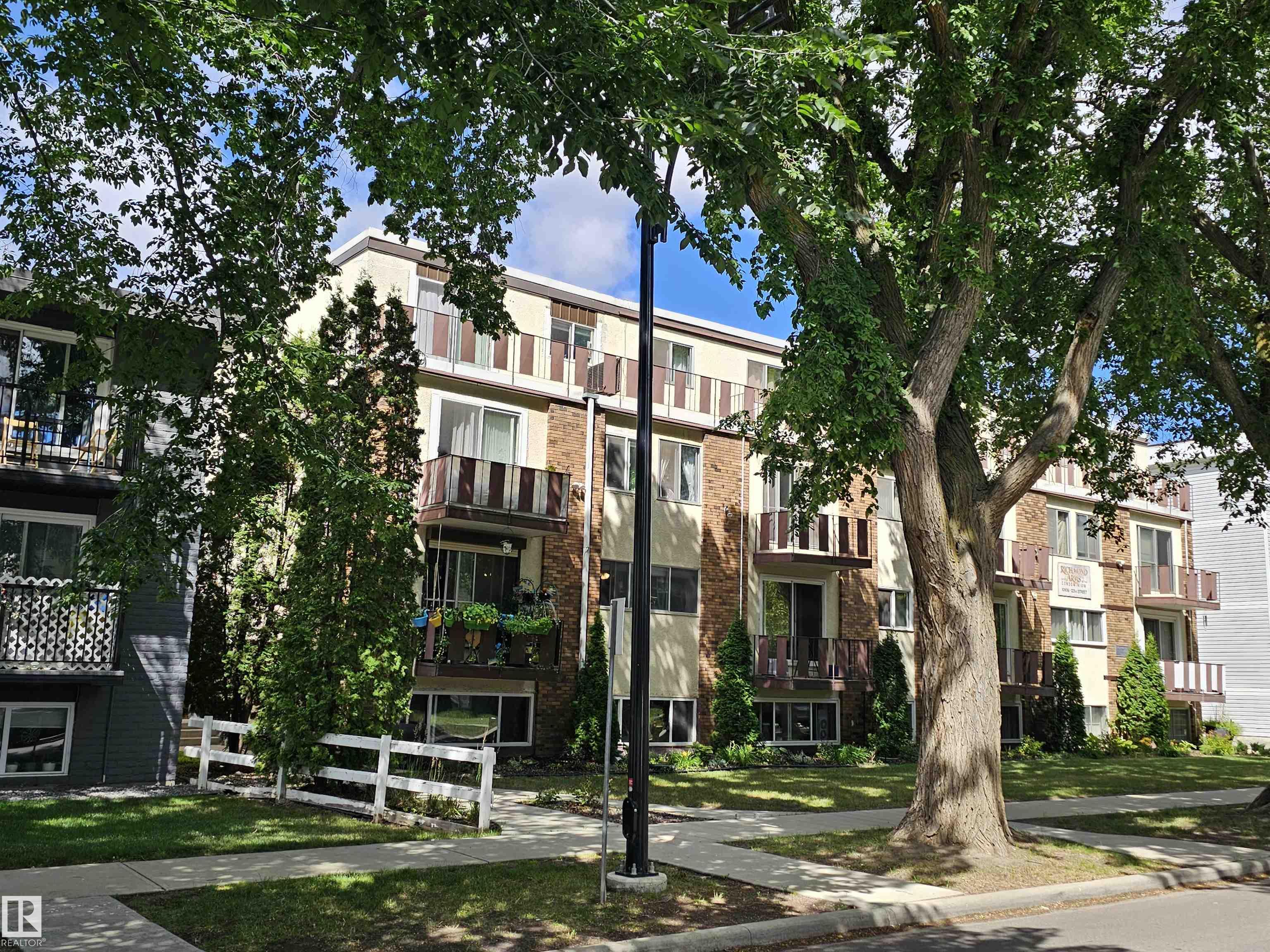 Photo 15 at 8 - 10616 123 Street NW, Westmount, Edmonton