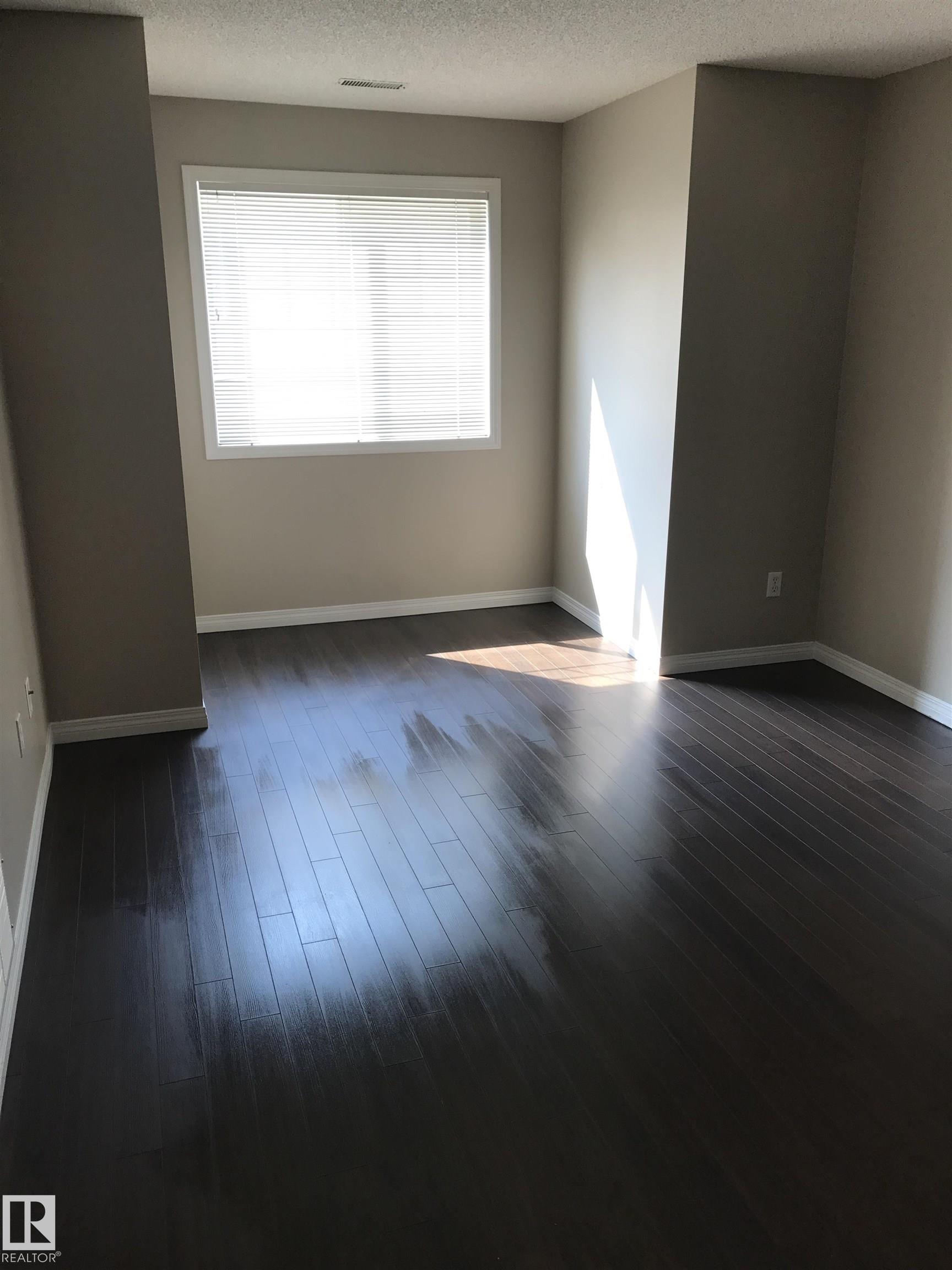 Photo 11 at 407 - 164 Bridgeport Boulevard, Bridgeport, Leduc