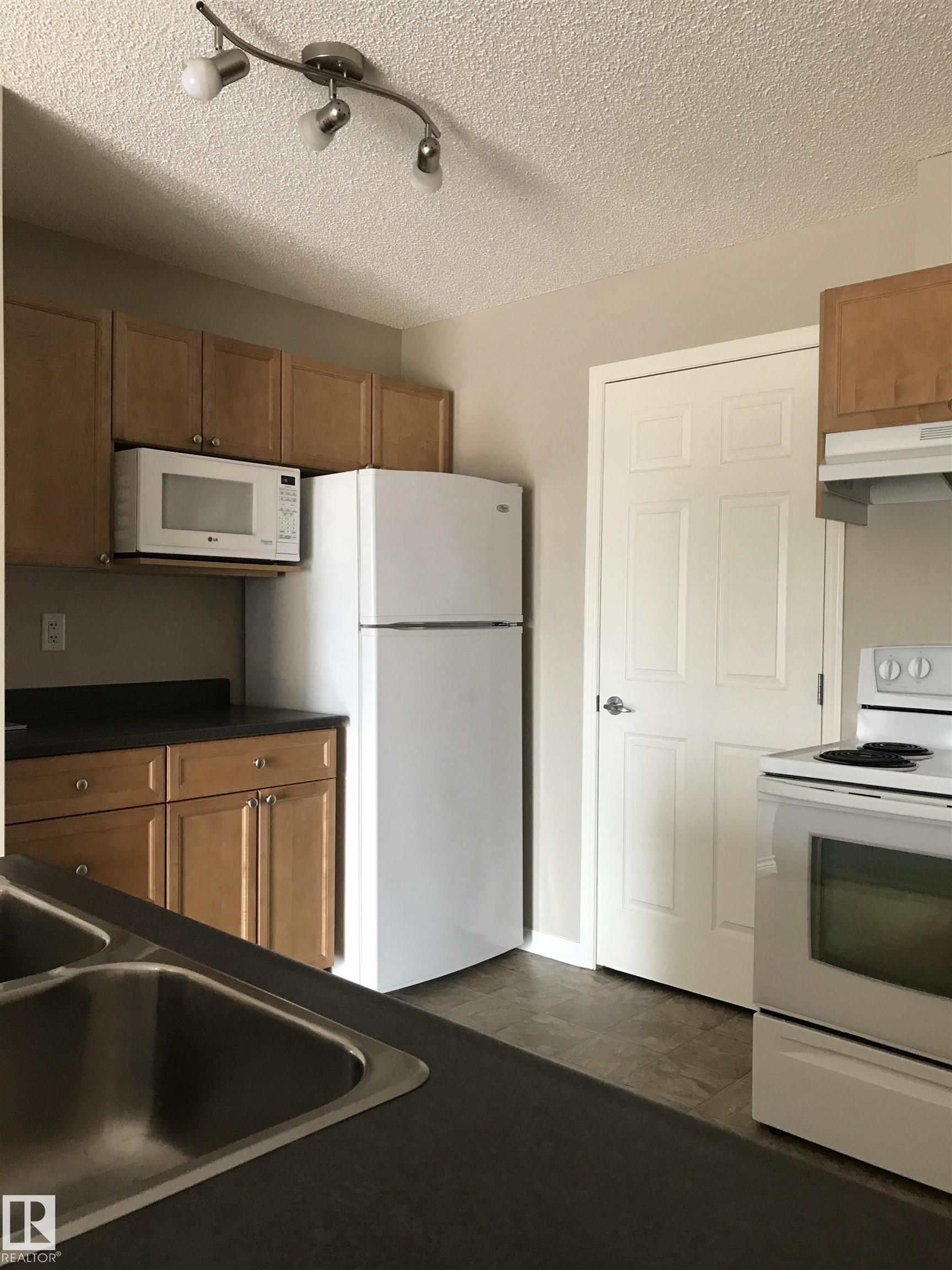 Photo 7 at 407 - 164 Bridgeport Boulevard, Bridgeport, Leduc