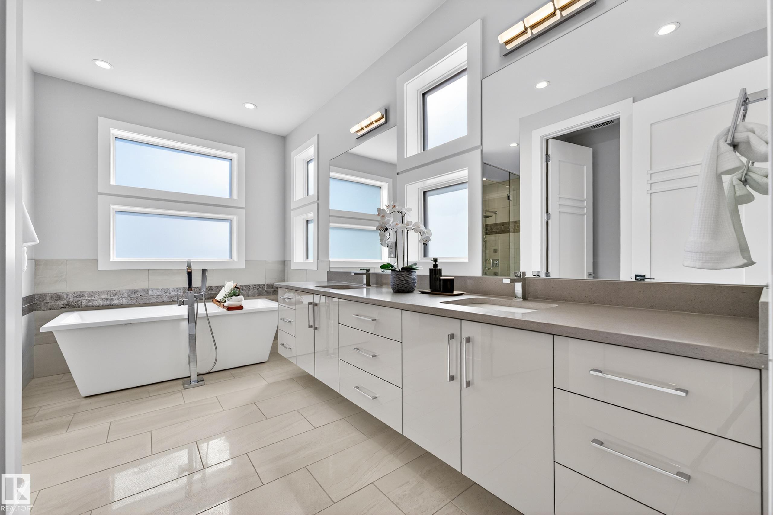 Photo 35 at 14132 97 Avenue NW, Crestwood, Edmonton