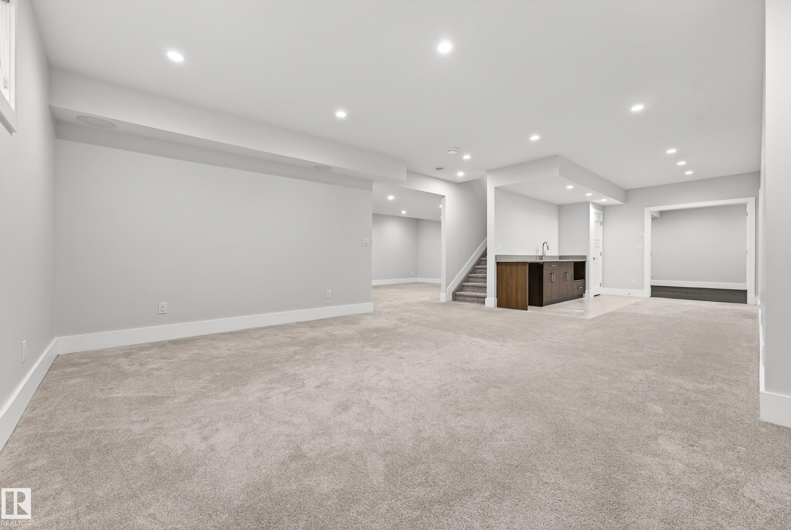https://zimg.paragon.ice.com/ParagonImages/Property/PM/RAE/225396011/47/0/0/5bb691ecd7f2c58c5eee6eefab9698f3/1/0477250f9673111bf6e0354a56746f8f/225396011-31bc71ee-15a0-4d12-9c0e-ec136dbe1080.JPG