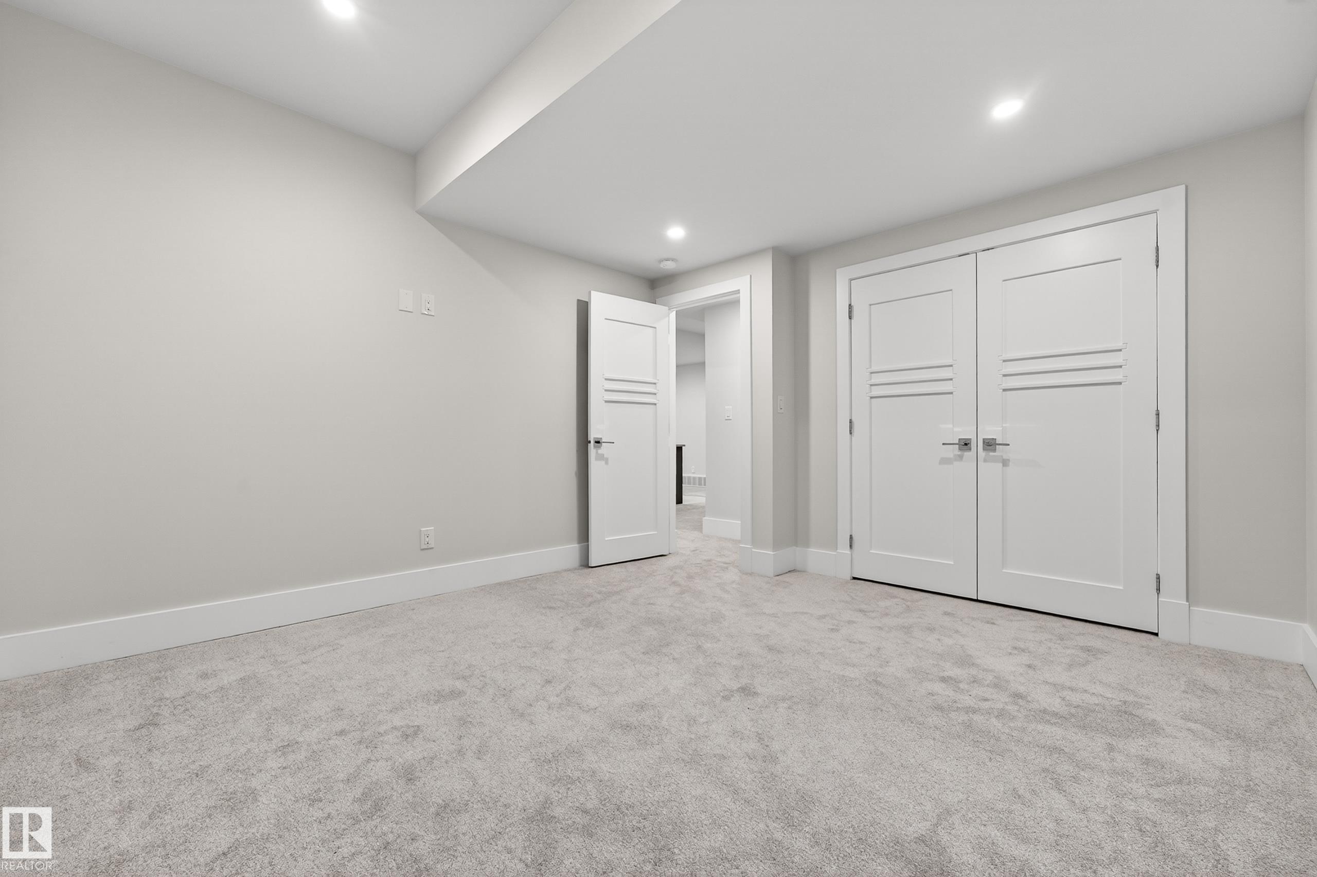 https://zimg.paragon.ice.com/ParagonImages/Property/PM/RAE/225396011/55/0/0/8c73482cd550cd730397b73889a20b29/1/0477250f9673111bf6e0354a56746f8f/225396011-2bf1b3a1-c59a-4dc7-90c3-b51bf186d826.JPG