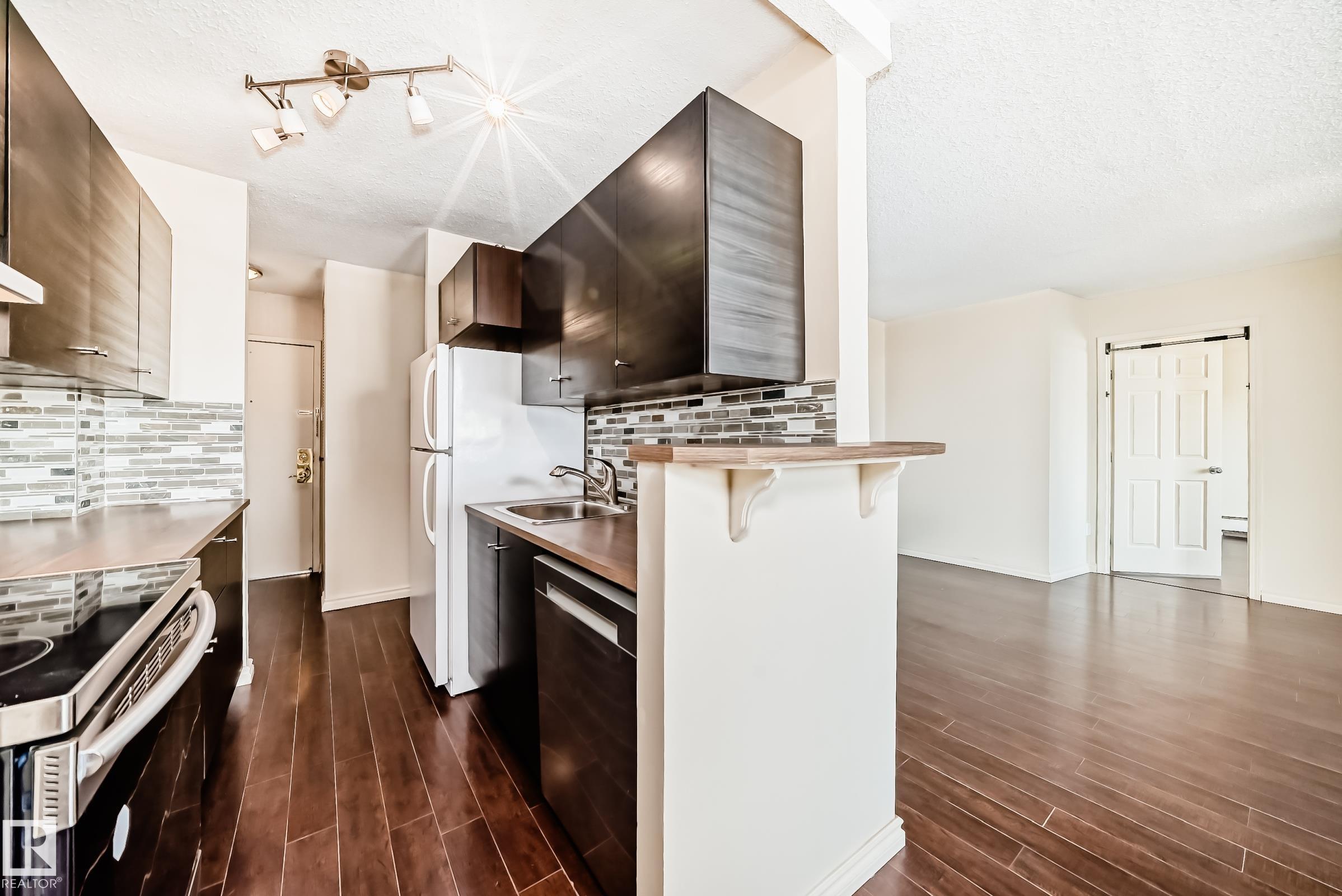 Photo 6 at 1601 - 9909 110 Street NW, Wîhkwêntôwin, Edmonton