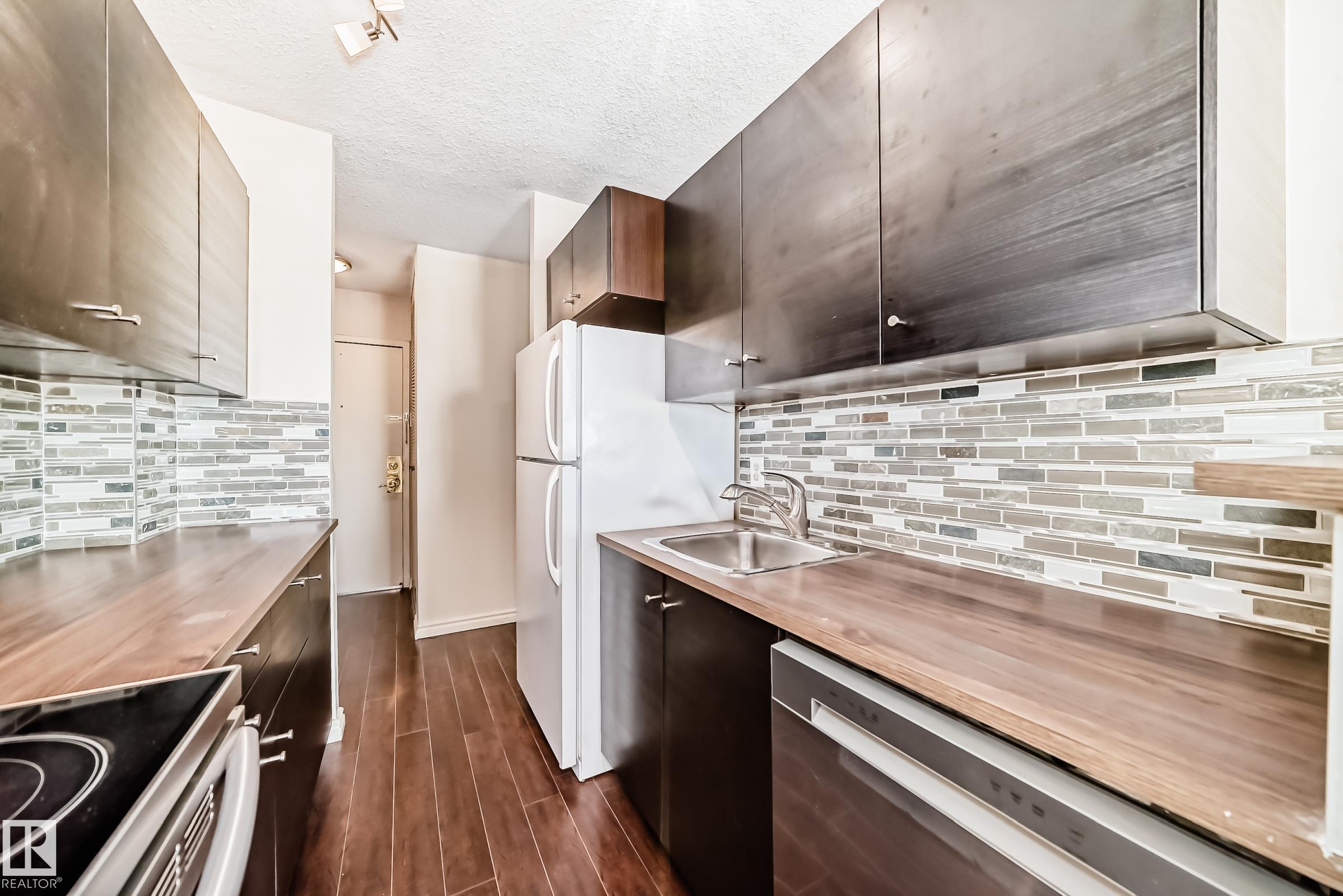 Photo 7 at 1601 - 9909 110 Street NW, Wîhkwêntôwin, Edmonton