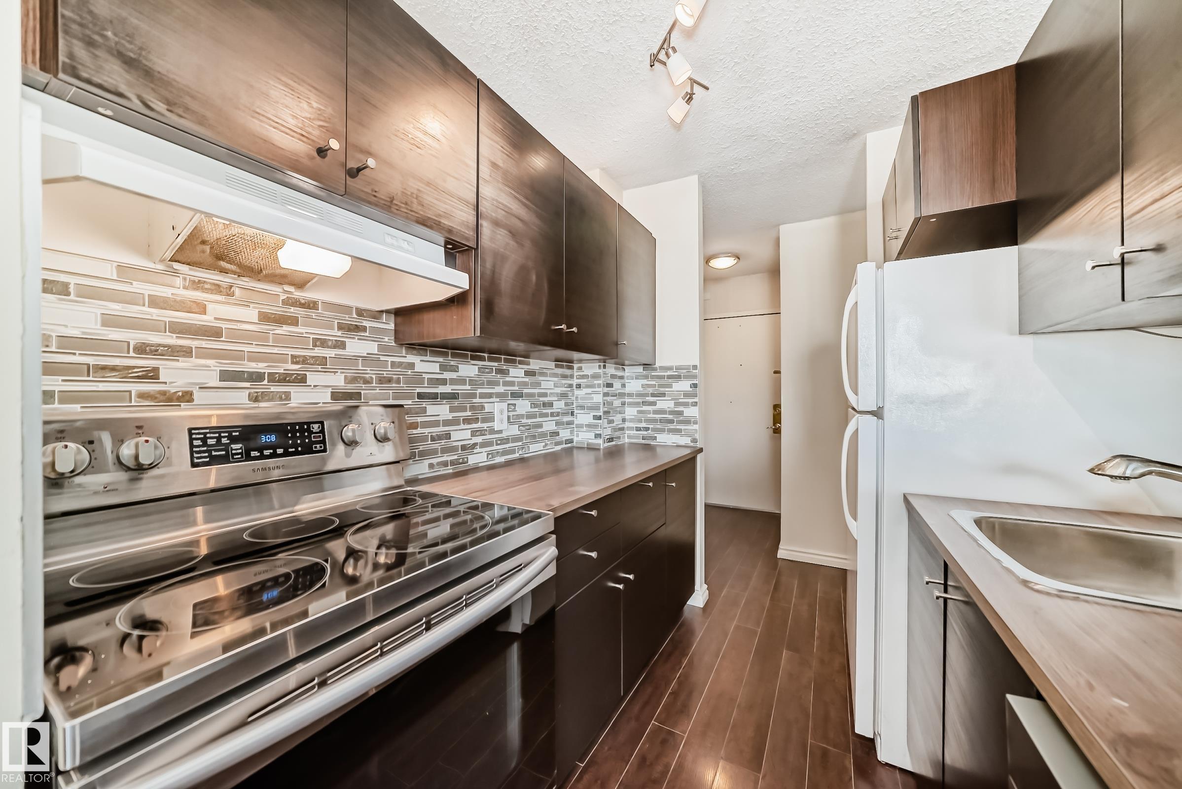 Photo 8 at 1601 - 9909 110 Street NW, Wîhkwêntôwin, Edmonton