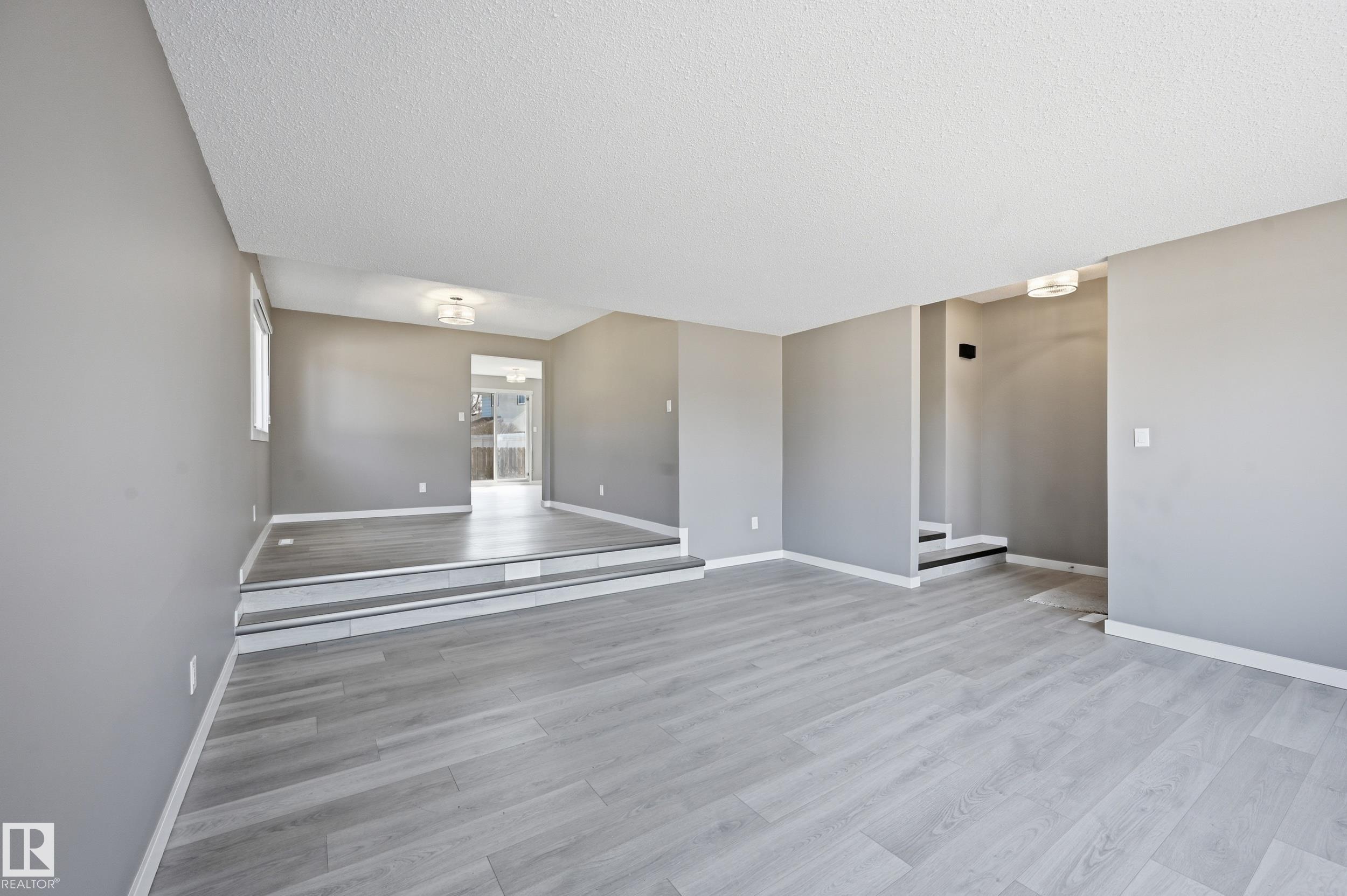 Photo 9 at 6907 19 Avenue NW, Ekota, Edmonton