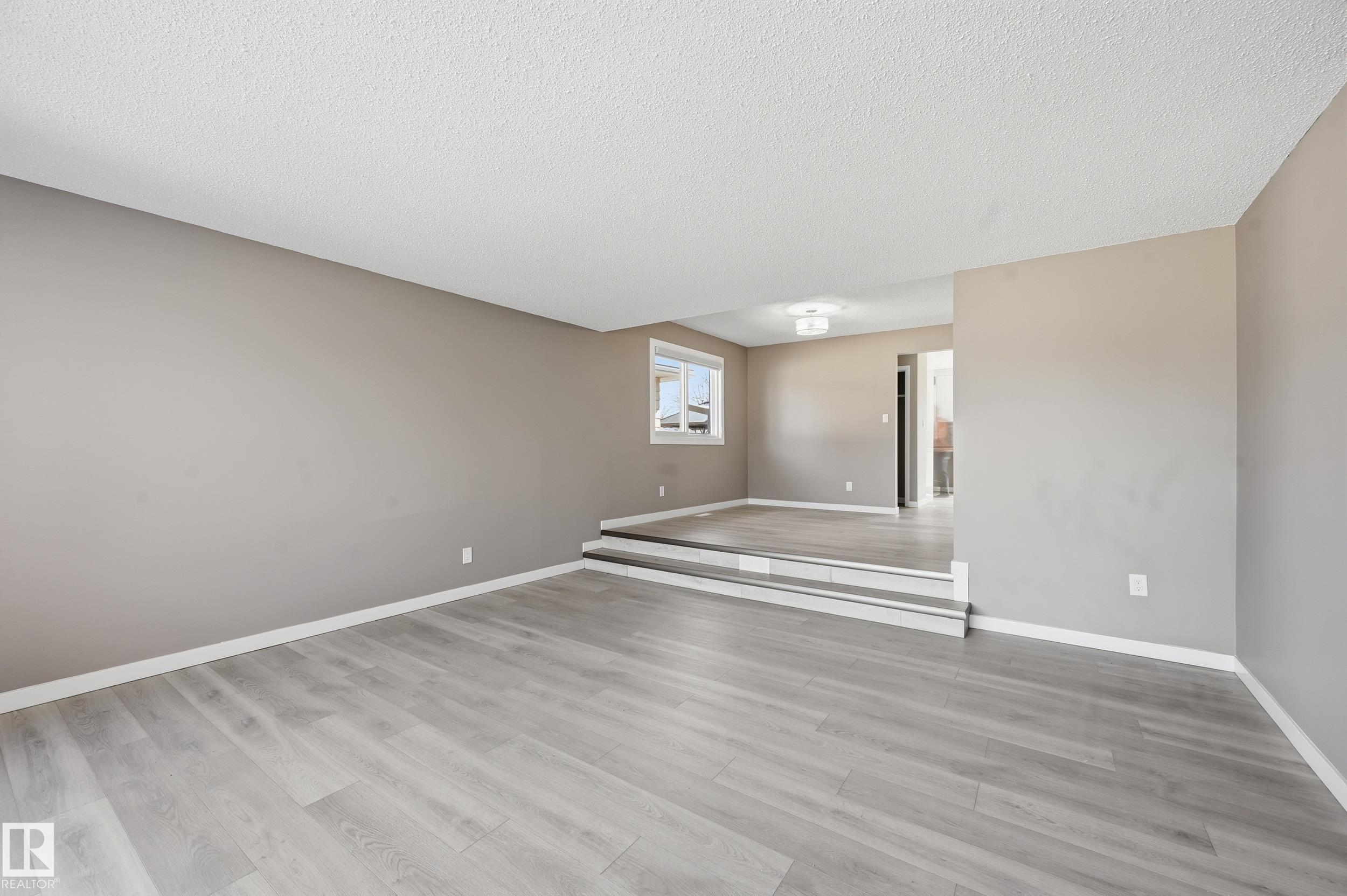 Photo 10 at 6907 19 Avenue NW, Ekota, Edmonton