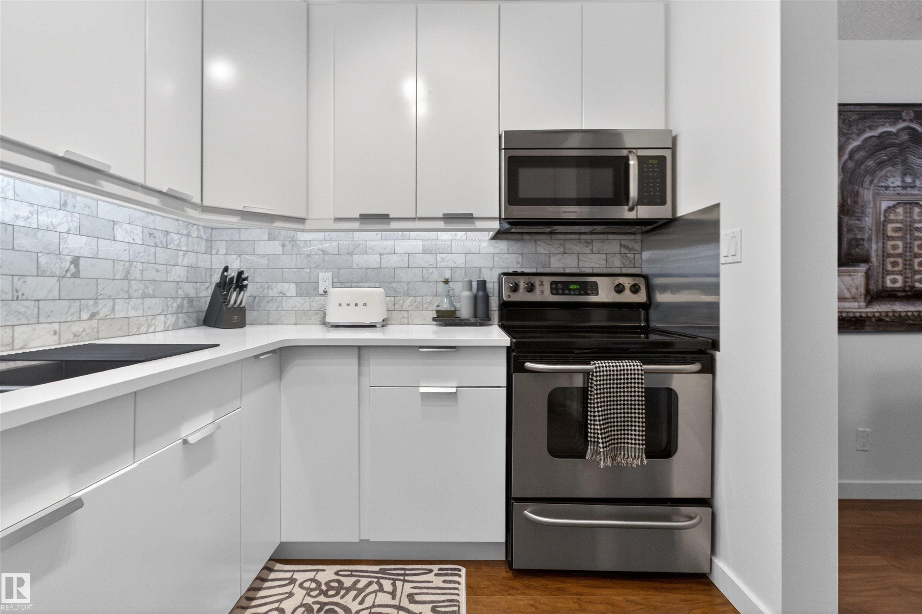 Photo 6 at 305 - 10026 112 Street NW, Wîhkwêntôwin, Edmonton