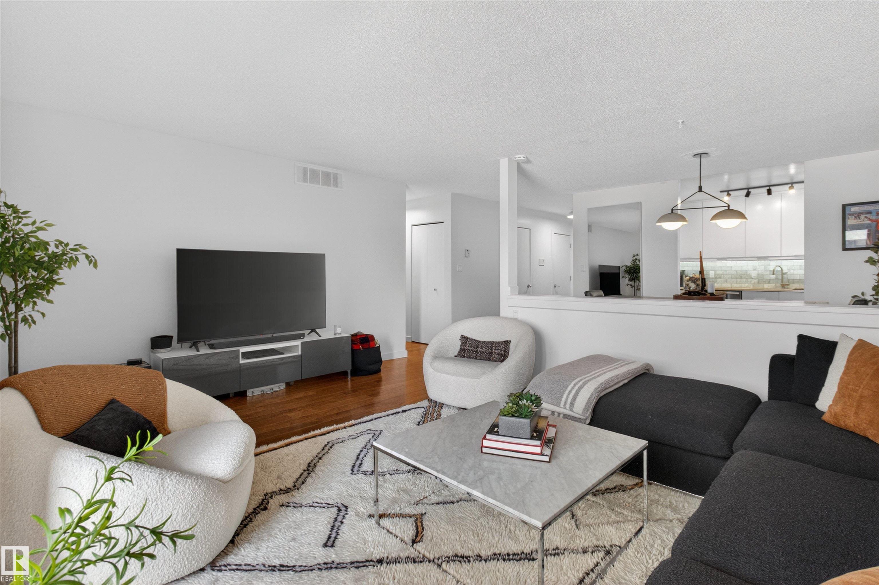 Photo 9 at 305 - 10026 112 Street NW, Wîhkwêntôwin, Edmonton